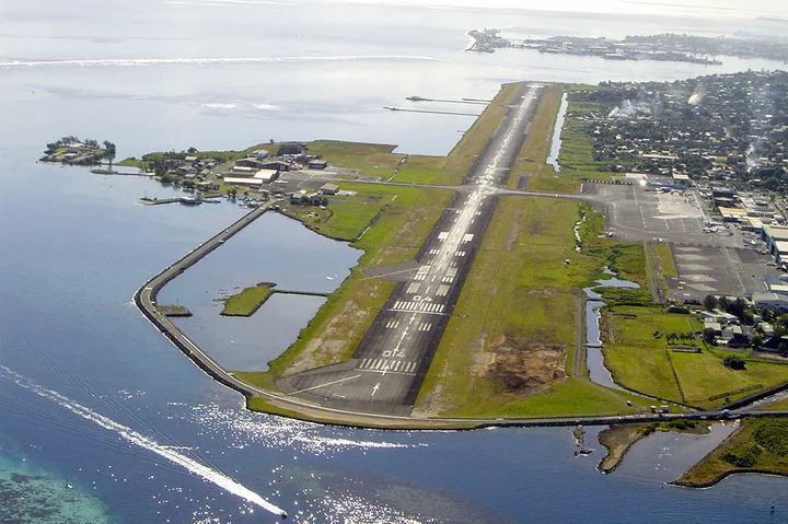 Fa'a'a International Airport Runway
