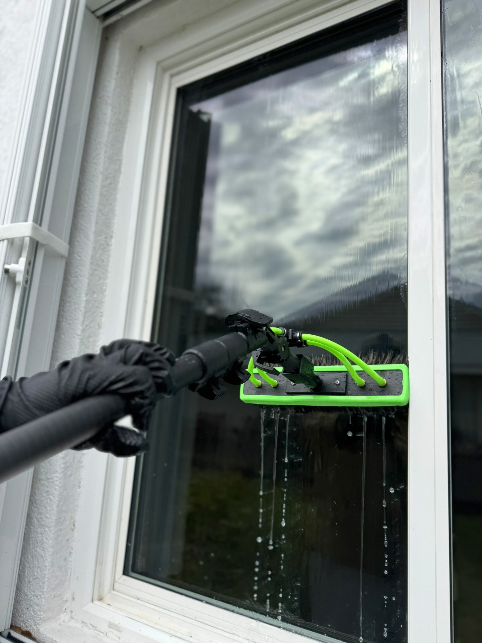 Cleaning exterior windows with a pure water system on a residential home