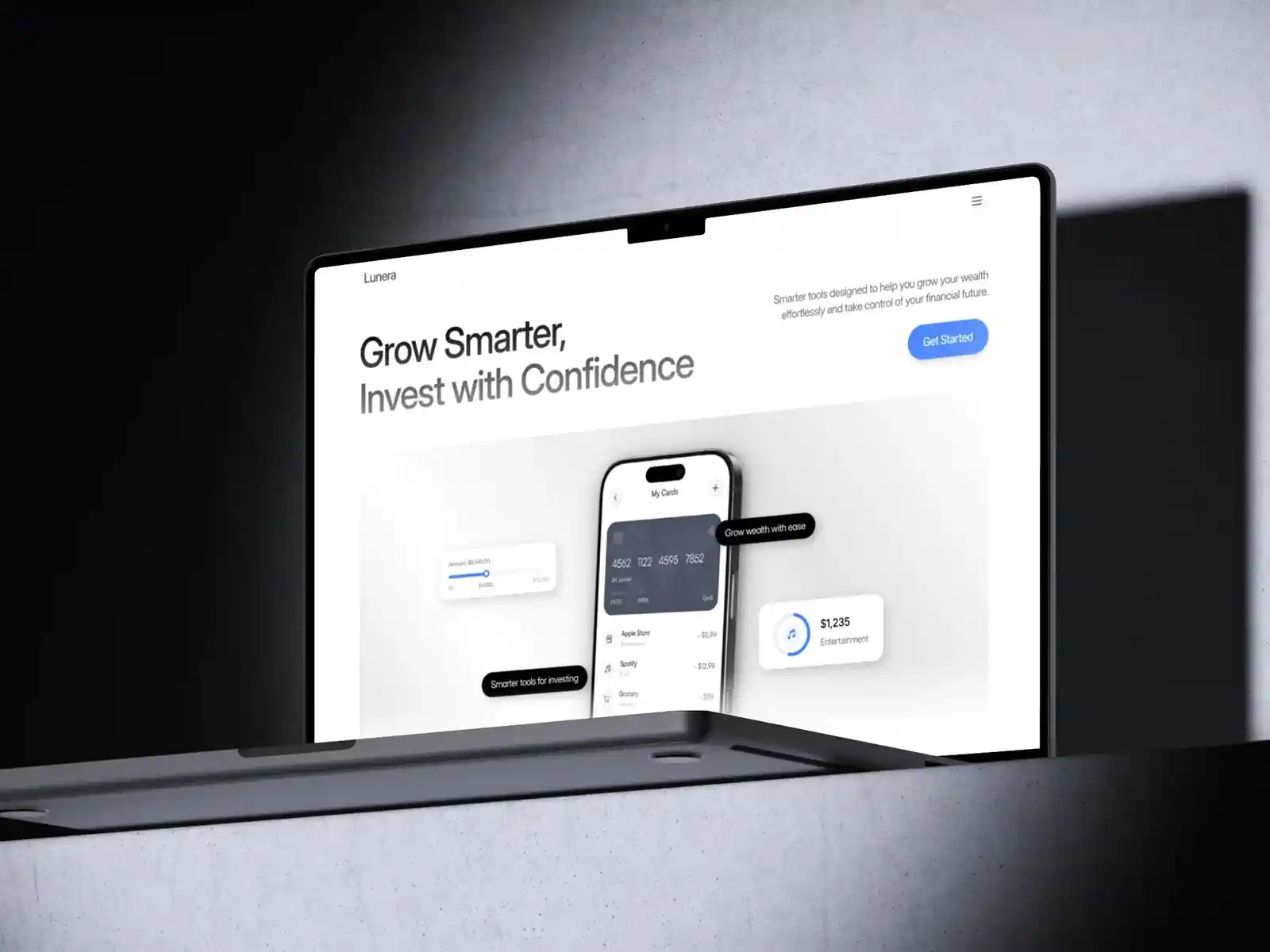 Application mobile avec interface élégante pour suivi de projet, affichée sur smartphone.