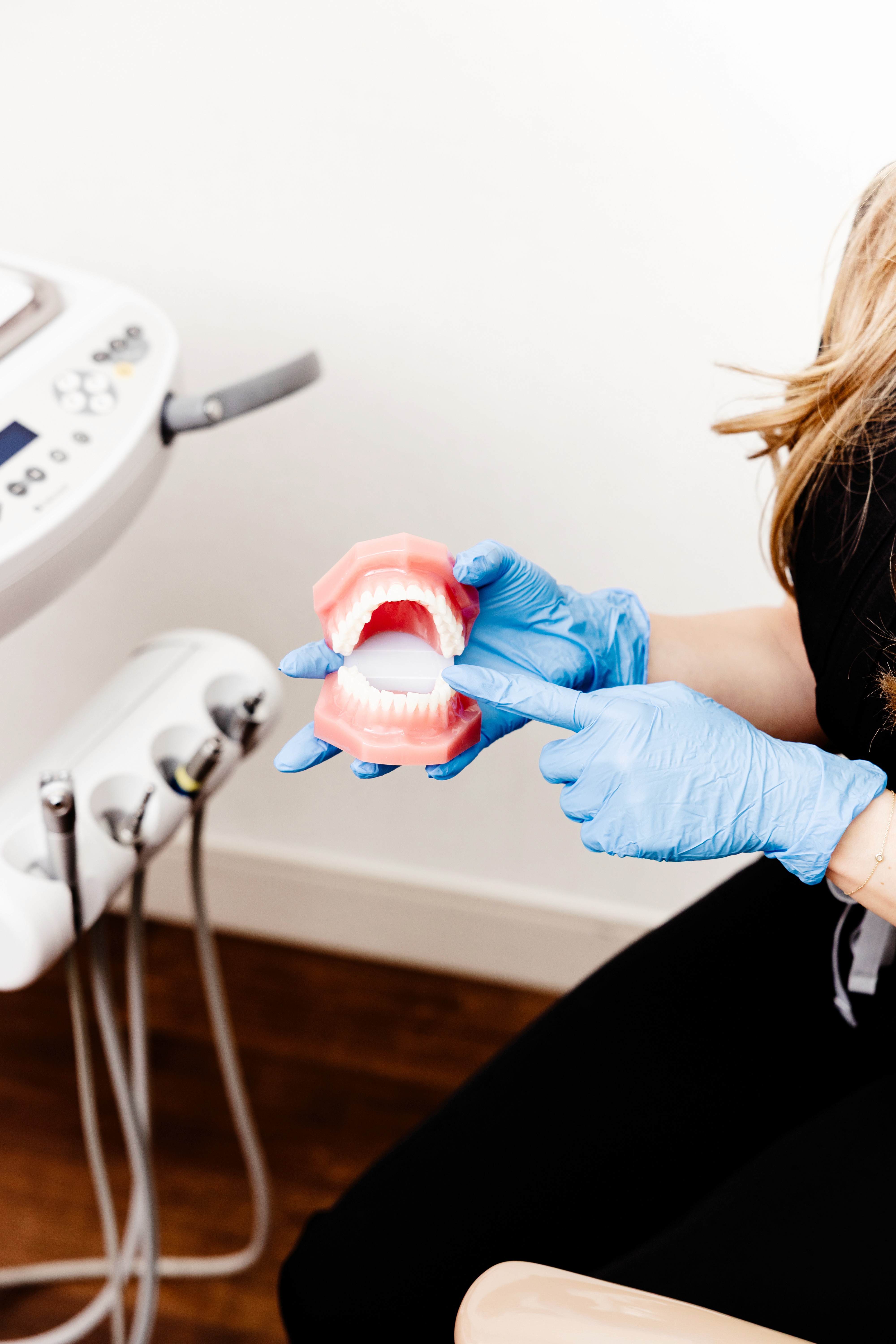Tooth Extractions at ScarboroSmiles Dental Clinic in Scarborough, ON | Best dentist in Scarborough.