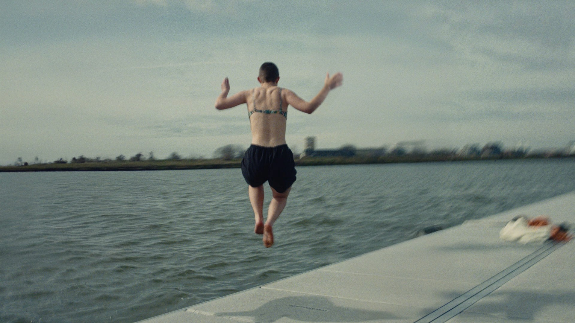 Foto van een man en vrouw in gesprek