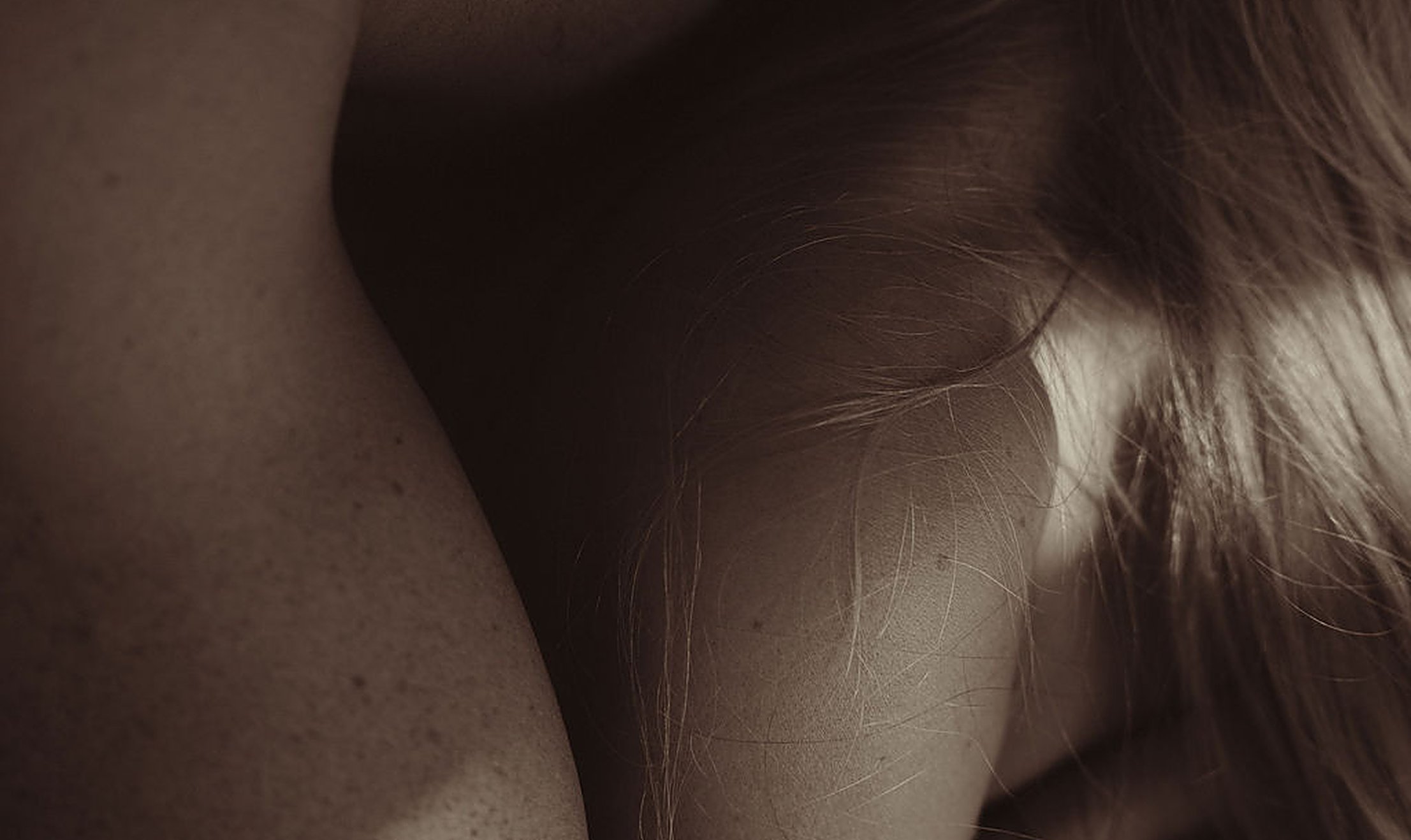 Close detail of skin in warm low light, the role of touch and sensation in learning to awaken your desire | My Temple