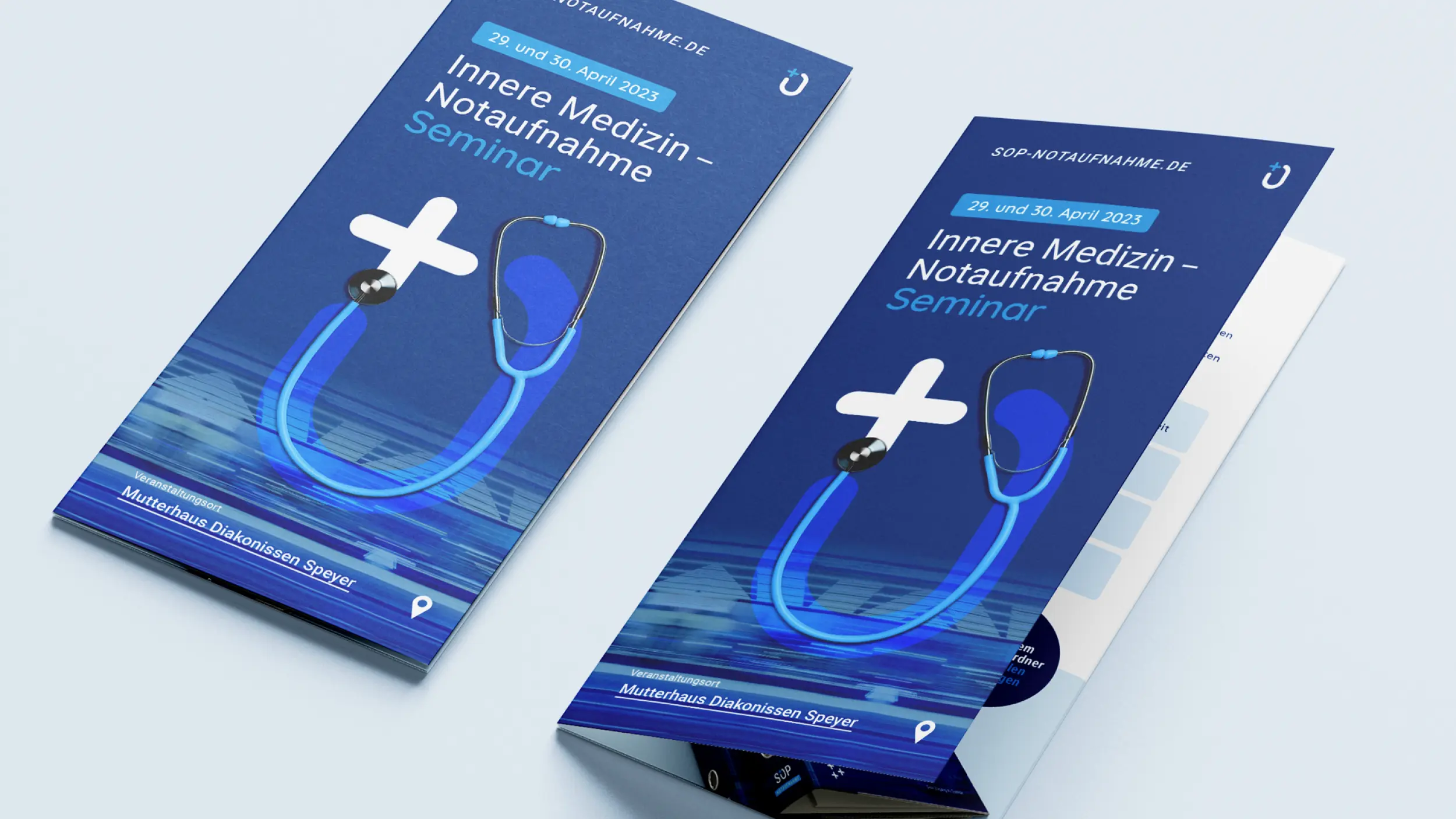 Mockup Faltblatt „Innere Medizin – Notaufnahme Seminar“, 29.–30. April 2023 in Speyer.