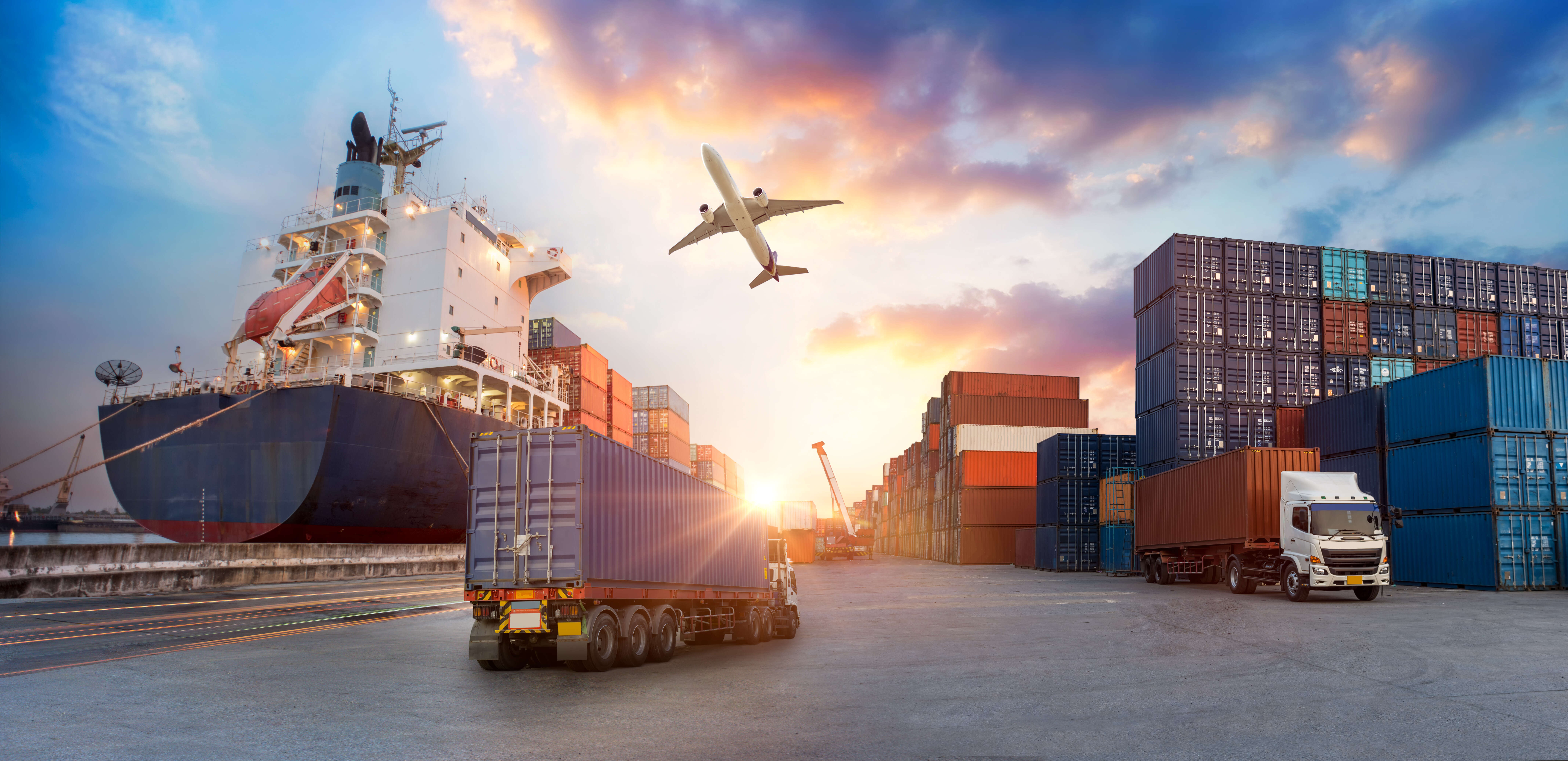 Global supply chain and logistics digital transformation with AI-driven visibility and risk mitigation