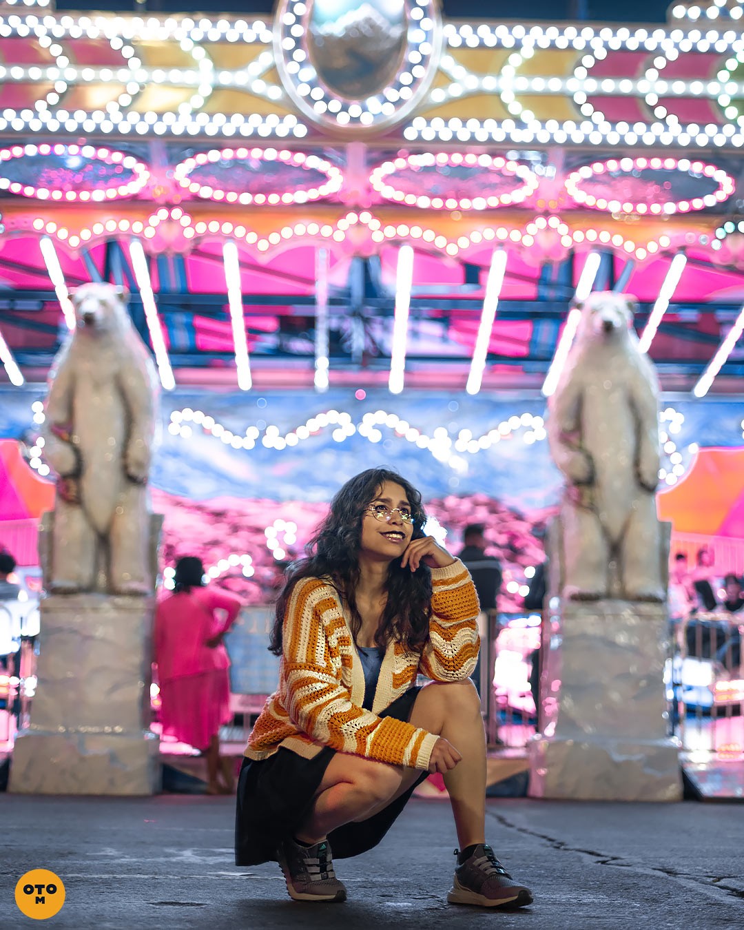 Nikon Digital Photography, neon lights at the carnival featuring @emi.tela. Photo credit: otrominuto.com
