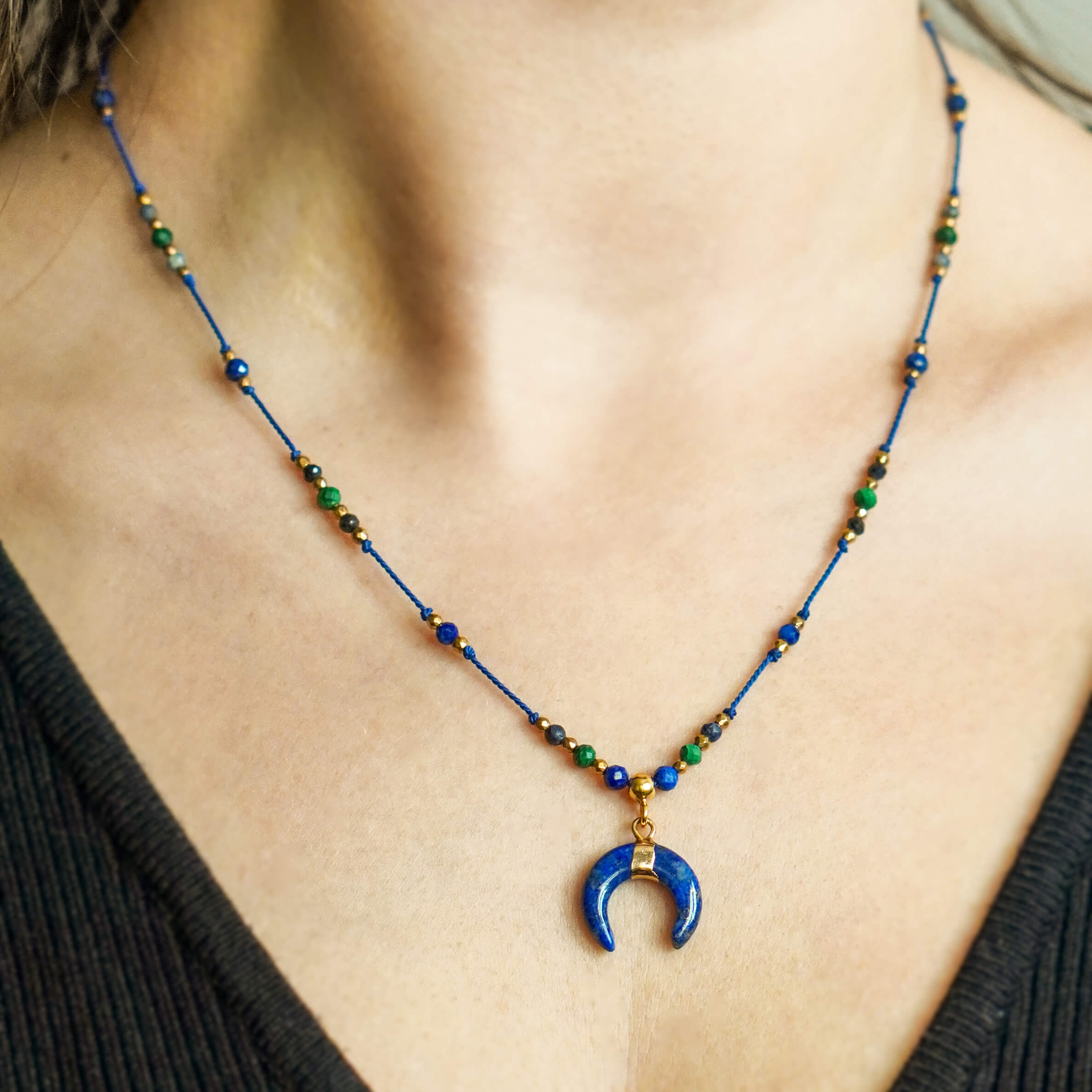 Regulowany naszyjnik damski choker z lapisem lazuli malachitem i szafirem