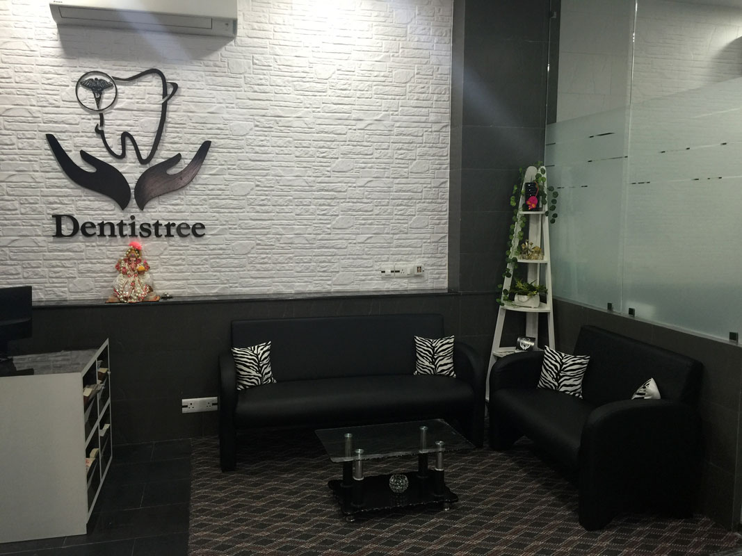 Digital dental X-ray and imaging system at Dentistree Kolkata.