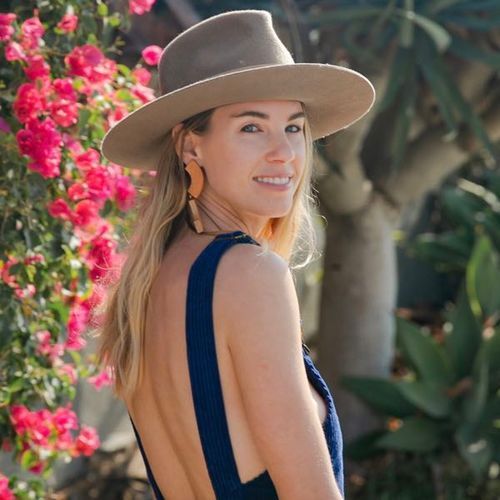 Jessie De Lowe - Manifestation Advisor. Co-Founder of How You Glow.