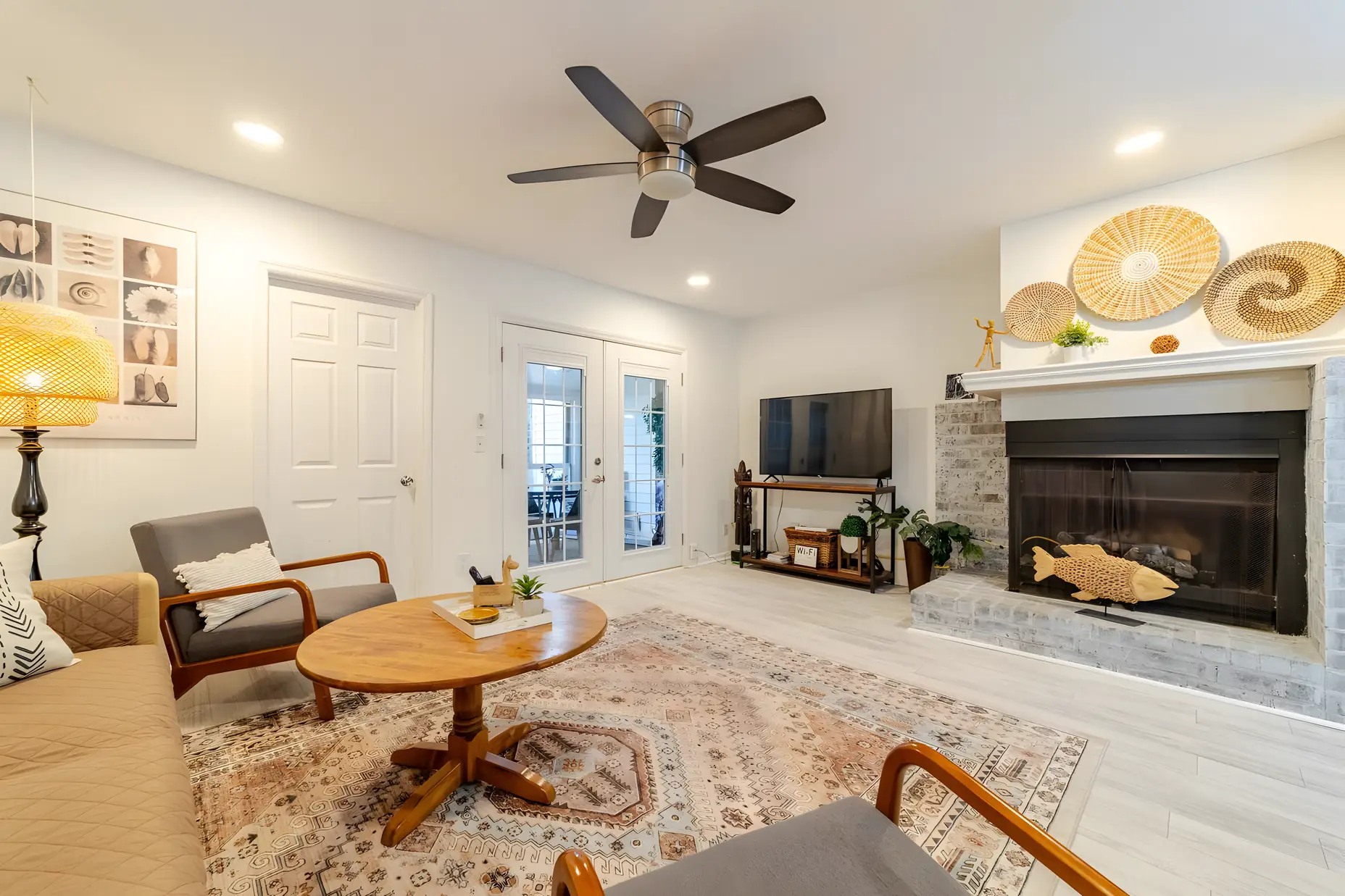 Living room with a gas fireplace, mid-century armchairs and woven wall baskets