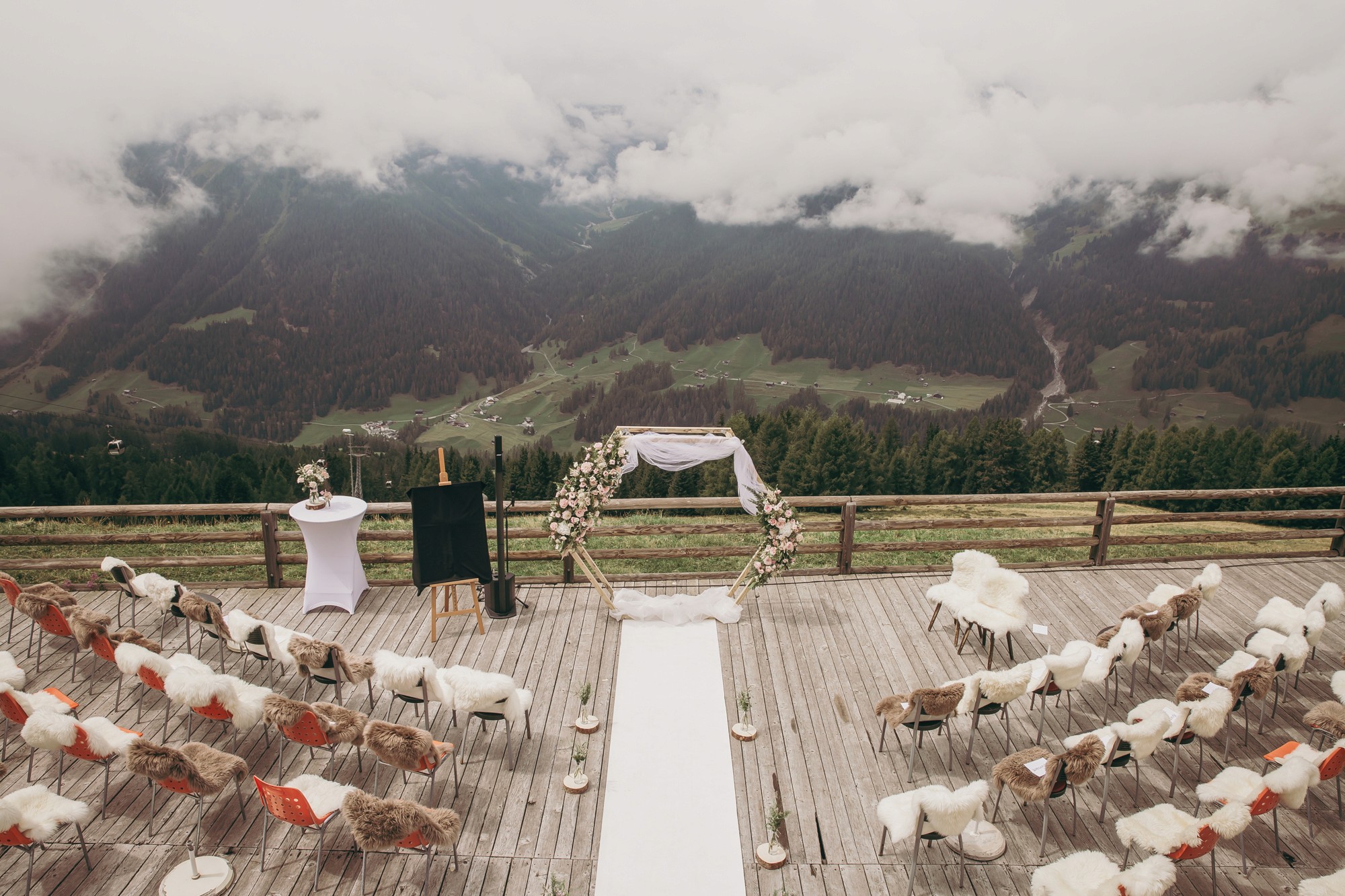 Hochzeit N&Y – Rinerhorn Davos · Waldhuus Davos, gestaltet von dekostimmt