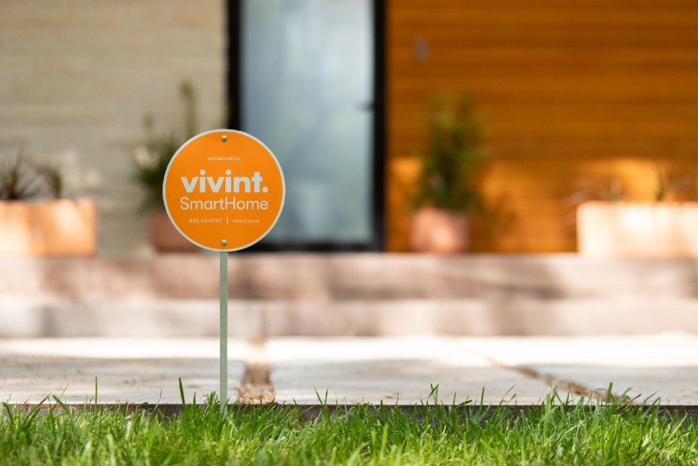 Vivint smart home sign displayed outside of a home protected by Vivint security