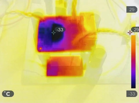 Thermal image during the low-temperature test with the board core at −33°C