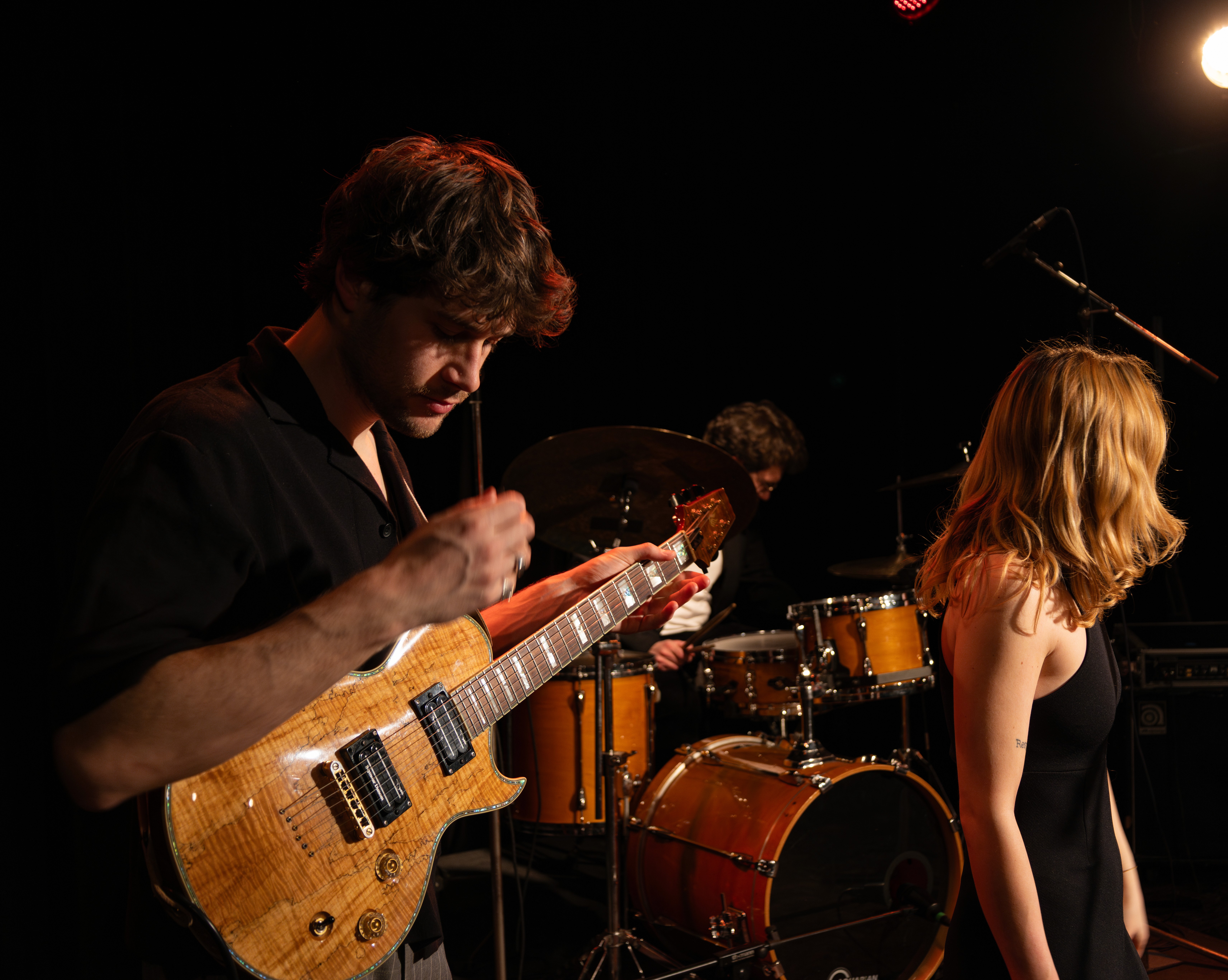 Photo du groupe Montcoeur en plein concert lors d'une soirée privée.