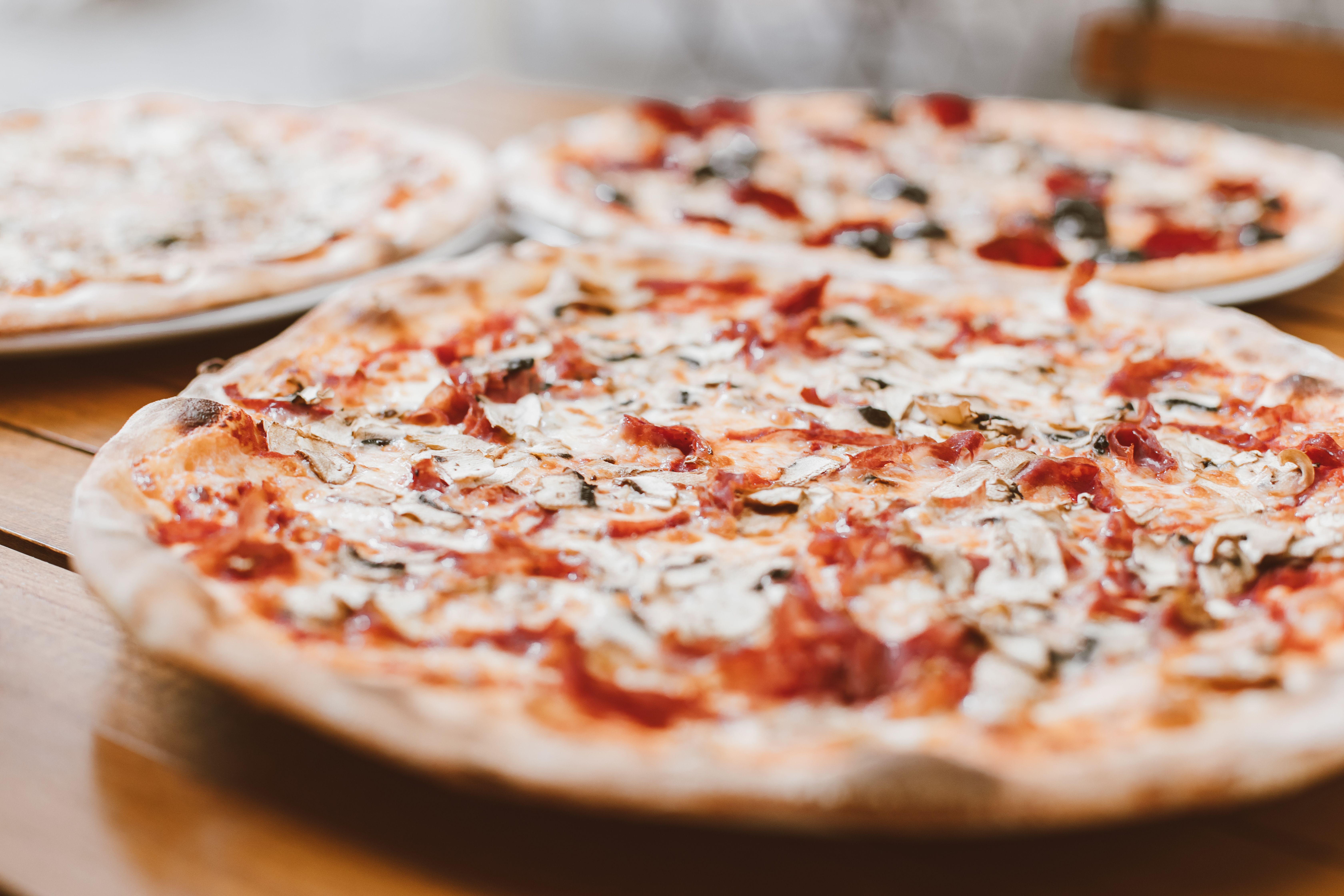 Mushroom, artichoke and prosciutto cotto on a baked base