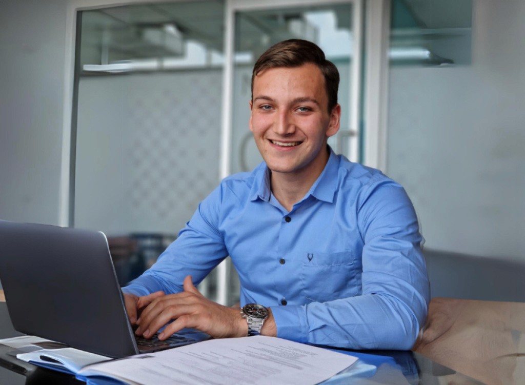 Coach explaining stuff to an athlete