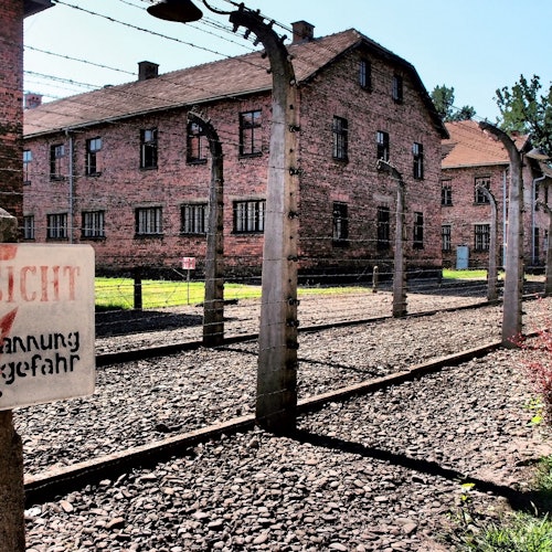 Auschwitz-Birkenau: Opastettu kierros + kuljetusliput Oświęcimissa