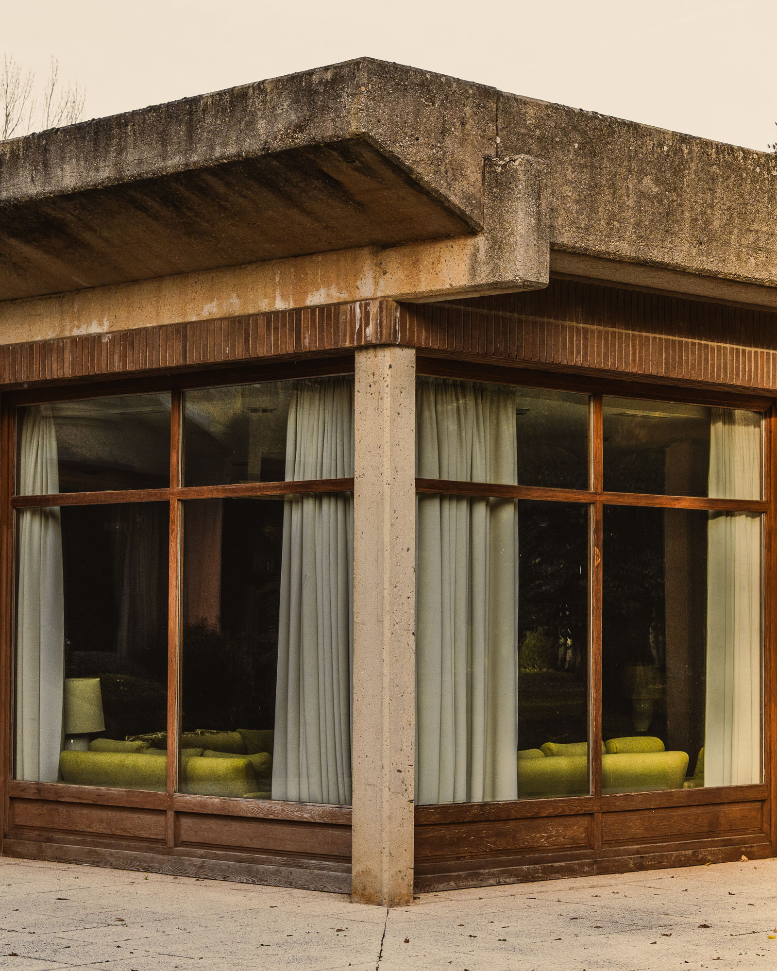 Exterior corner showcasing the original concrete architecture of El Soto.