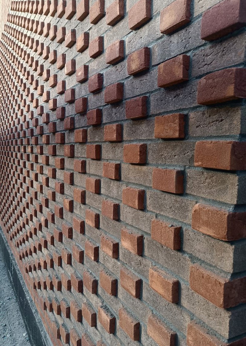 Elewacja z nietypowej cegły betonowej – projekt WhiteBrick