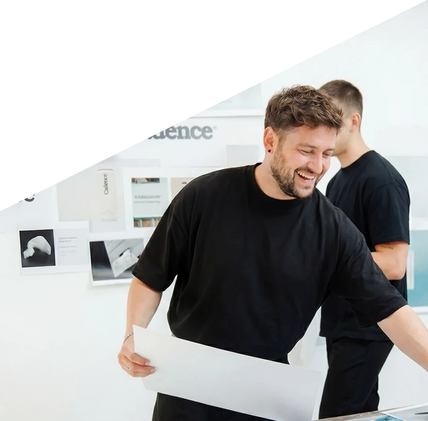 Nick Fässler bei der Arbeit im Büro der Erlediger GmbH.