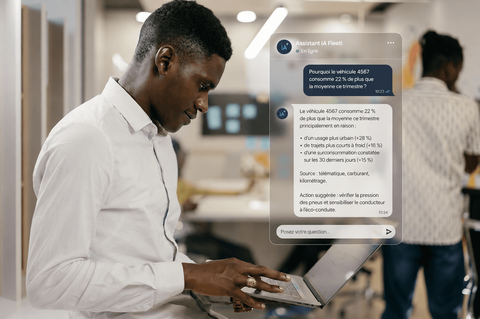 Interface de l'assistant IA Fleeti répondant à une question en langage naturel sur la consommation d'un véhicule de la flotte, avec sources de données citées et action recommandée