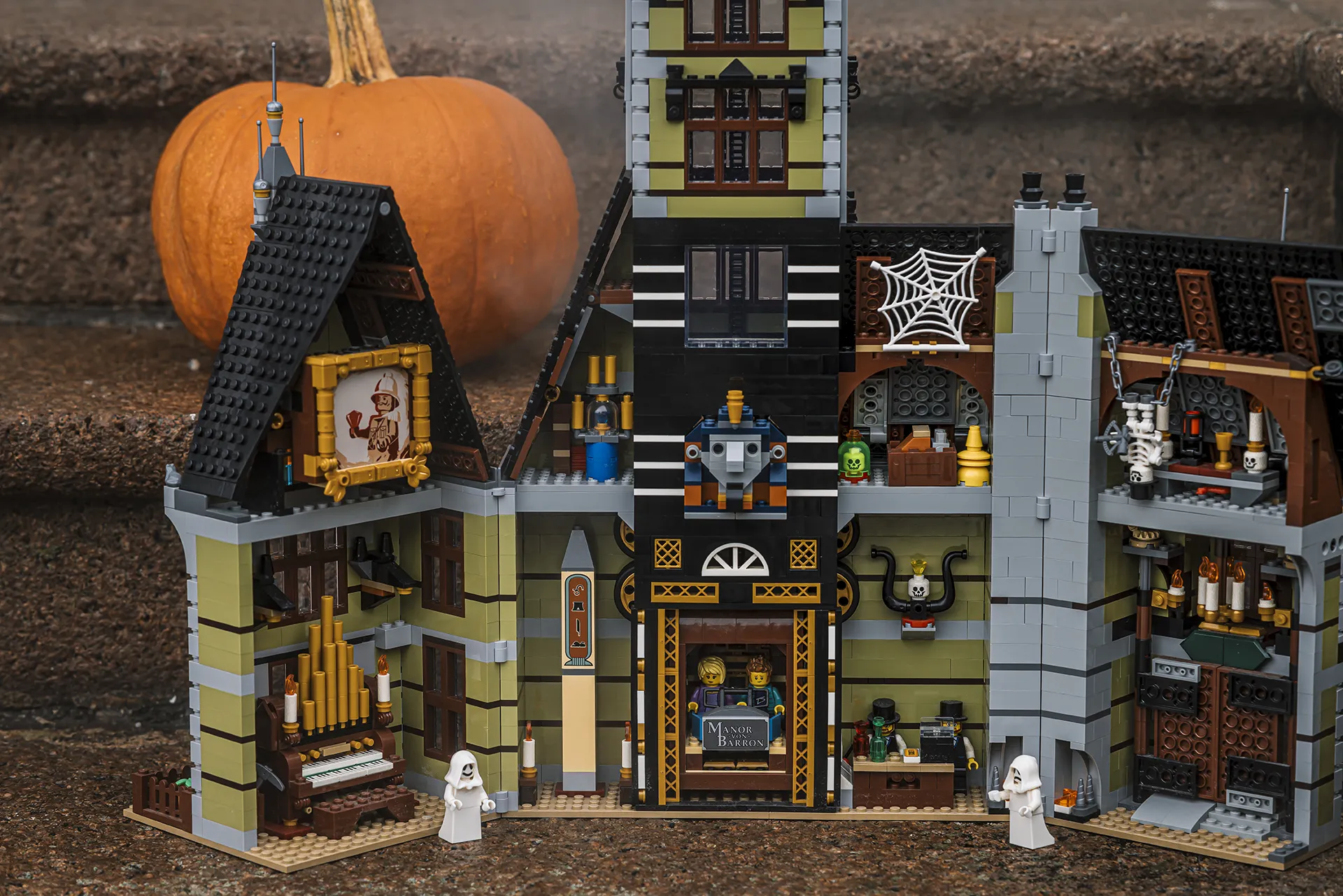 LEGO Icons 10273 Haunted House