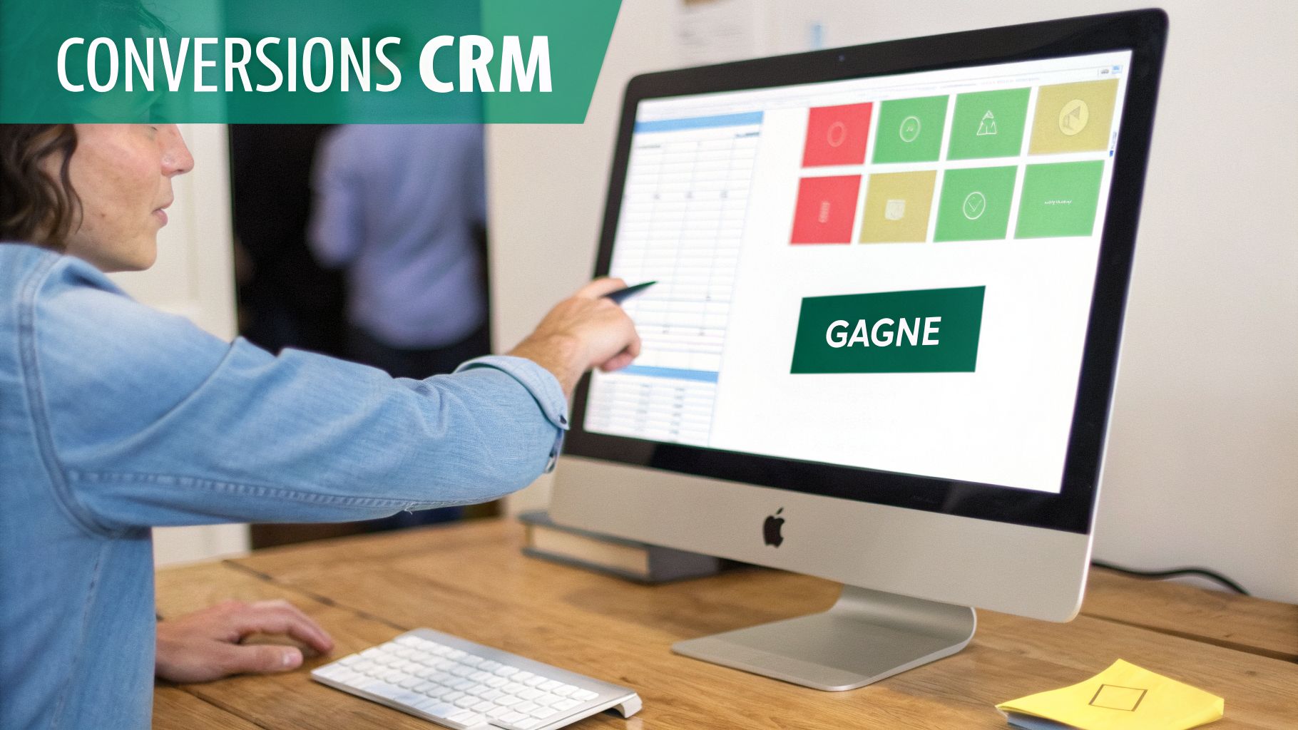 Personne pointant un écran d'ordinateur affichant un tableau de bord CRM avec des données de conversions et le mot GAGNE.