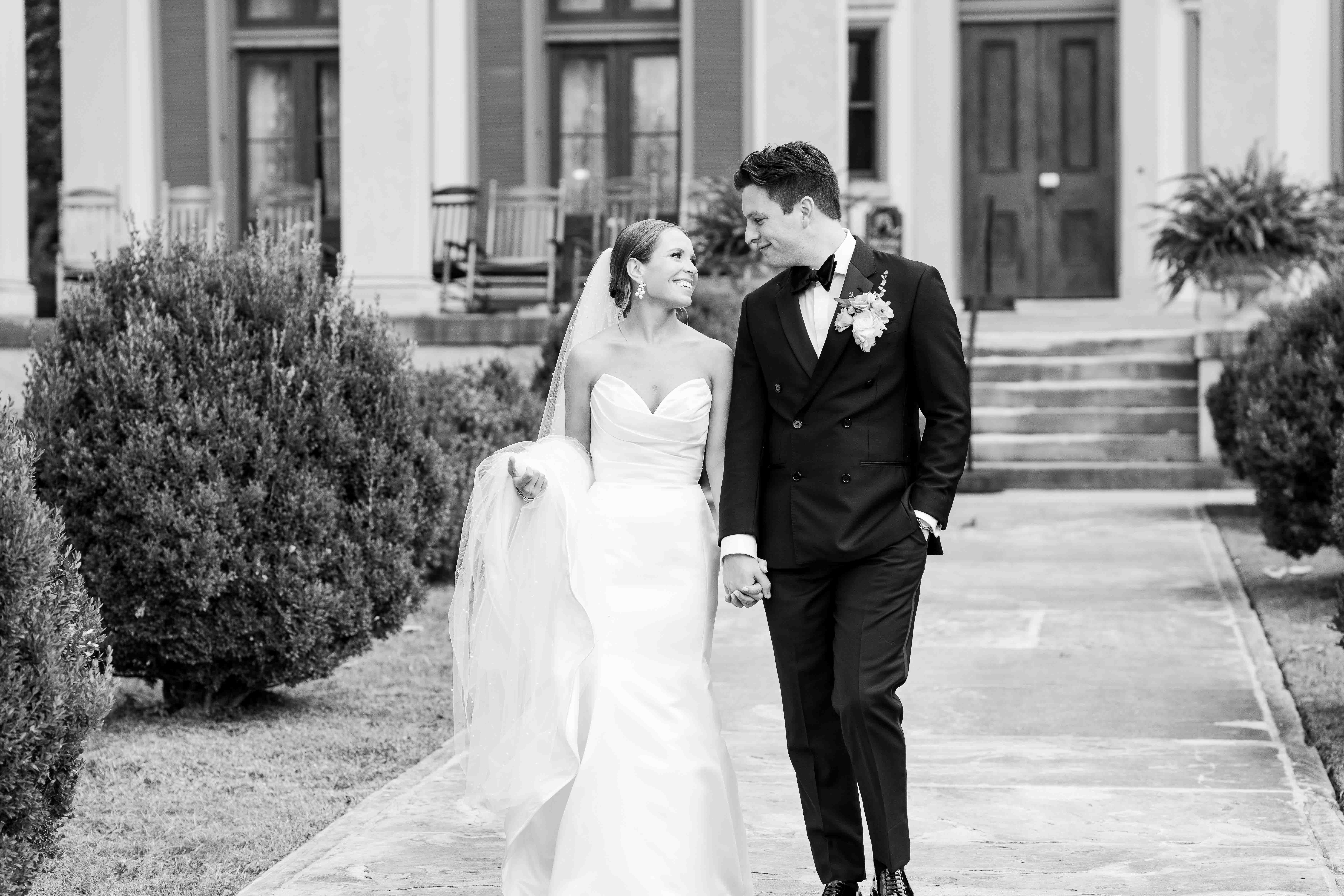 Black and white image of bride and groom's first dance at the Belle Meade Country Club