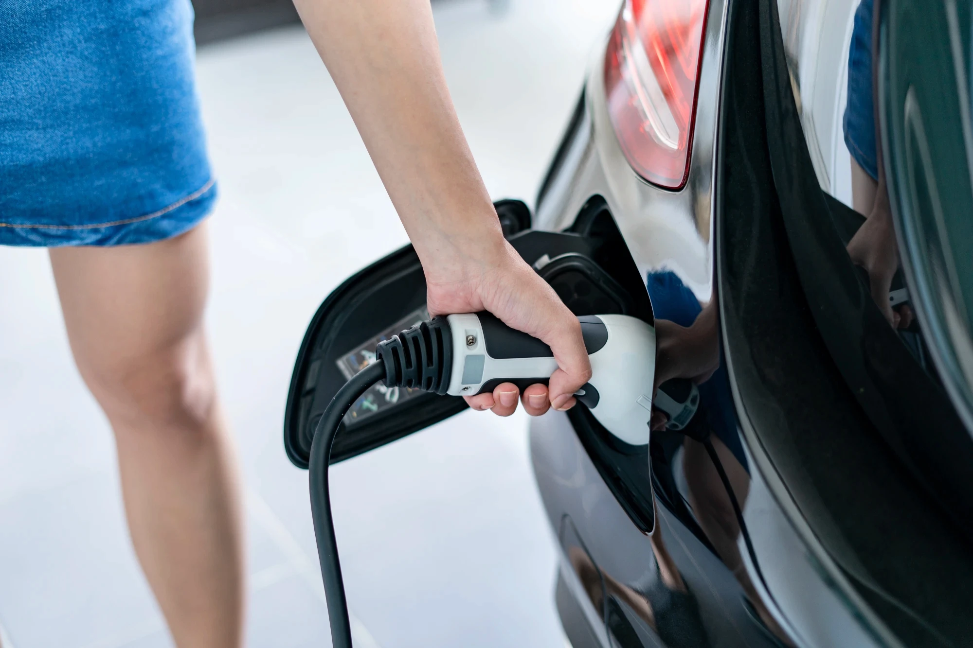 How much can a charging station earn with ERE credits? | Voltico