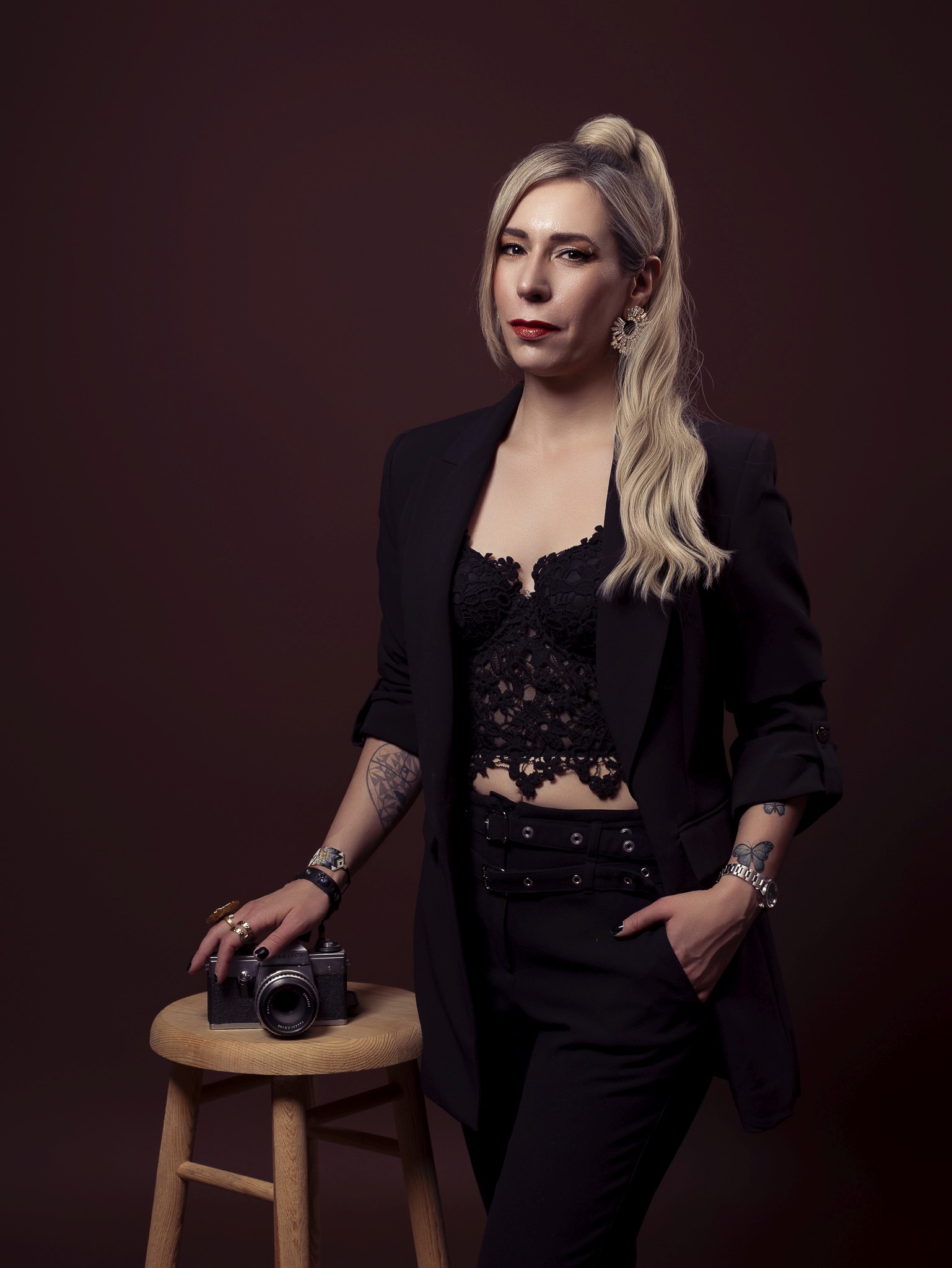 retrato de Judit Elek en estudio fotográfico