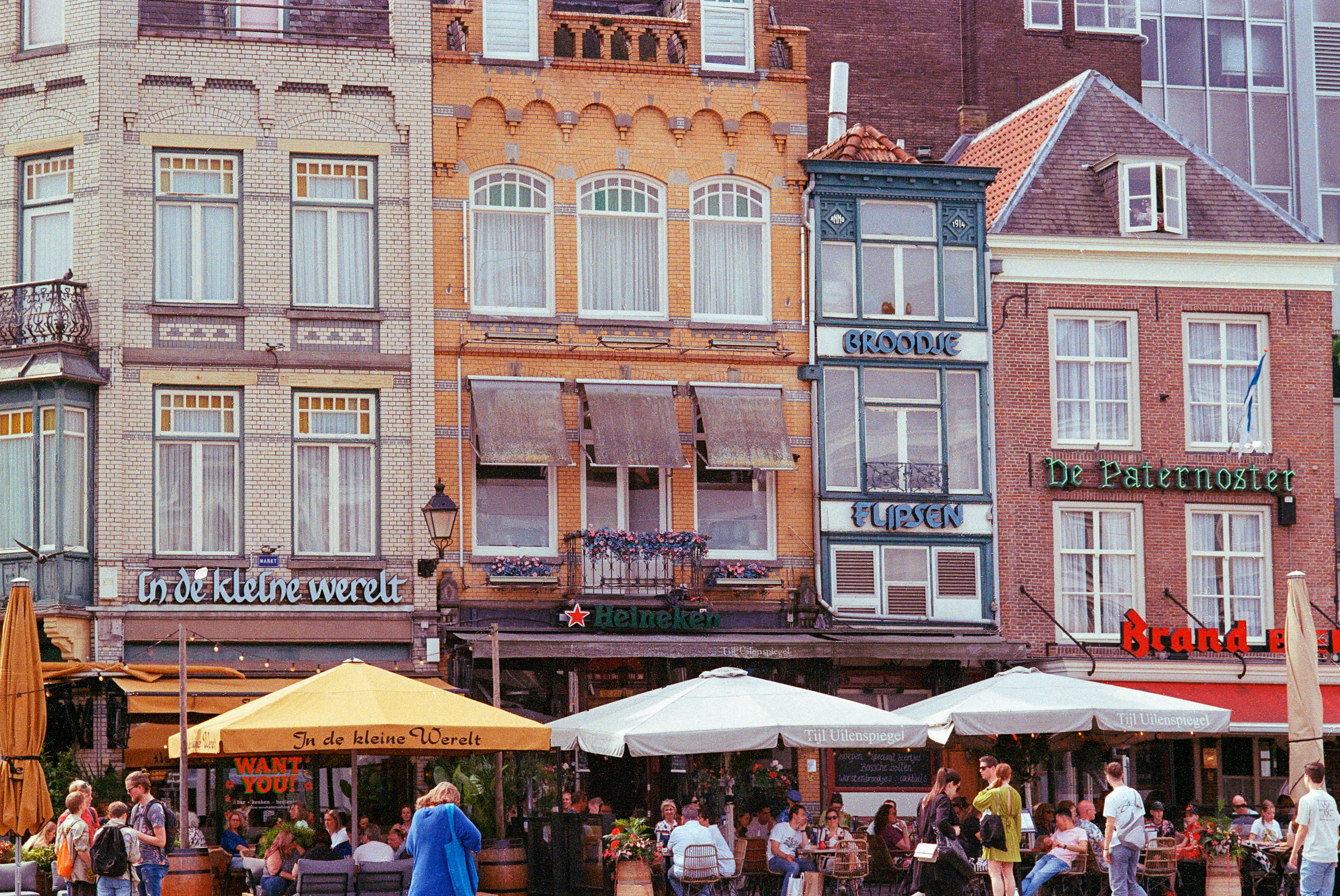 errassen en historische gevels in het centrum van Den Bosch, werkgebied van Verhuisteam Blauw.