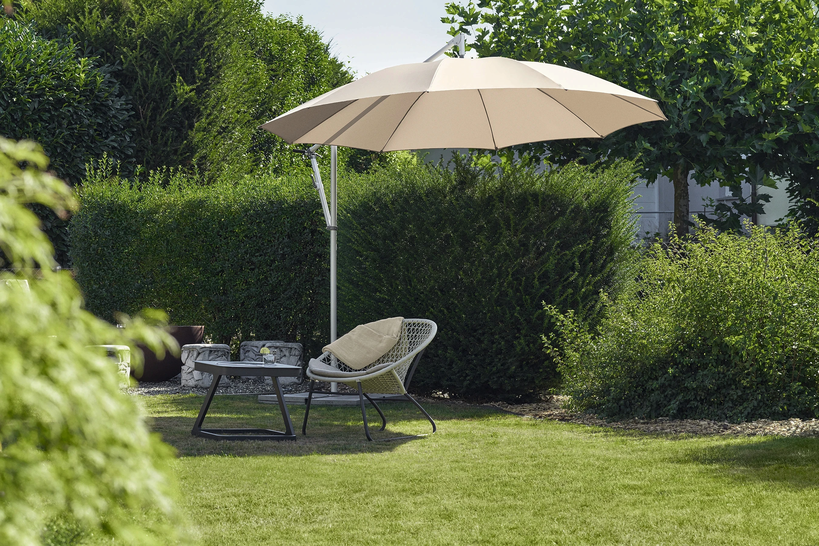 Sonnenschirm im Garten