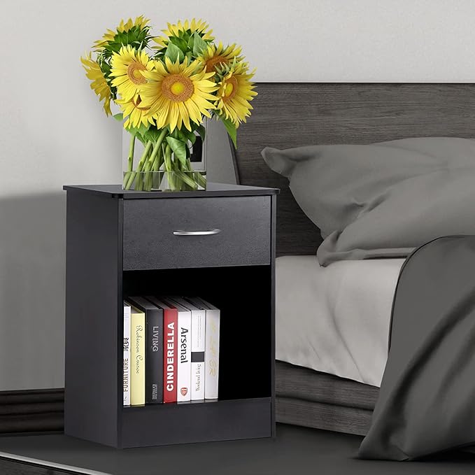 Black and white nightstand – A stylish and functional furniture piece, perfect for any modern home.