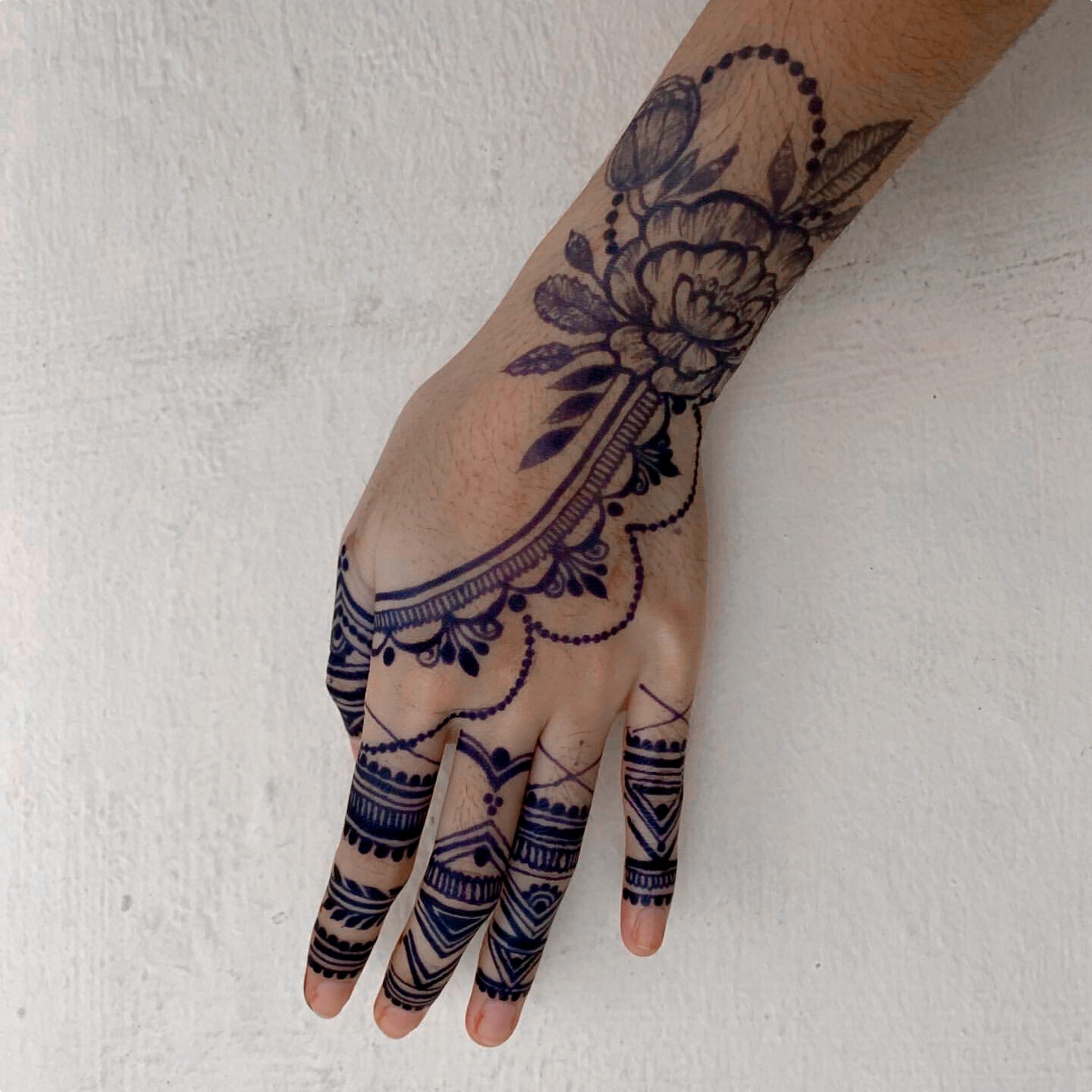 Bridal jagua service provided by Rouhihenna in Singapore.