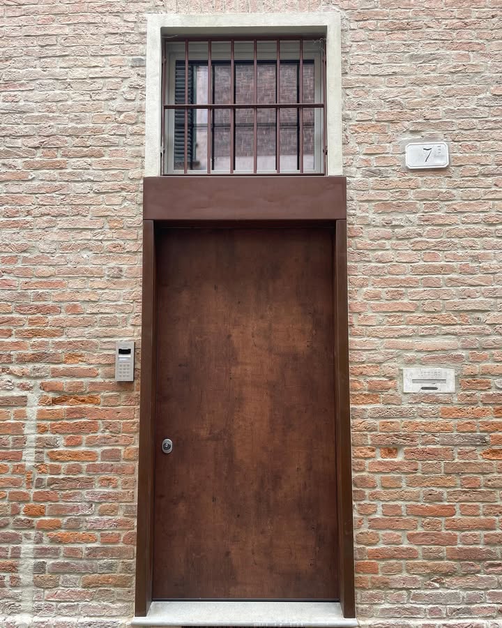 Porta in metallo per privati