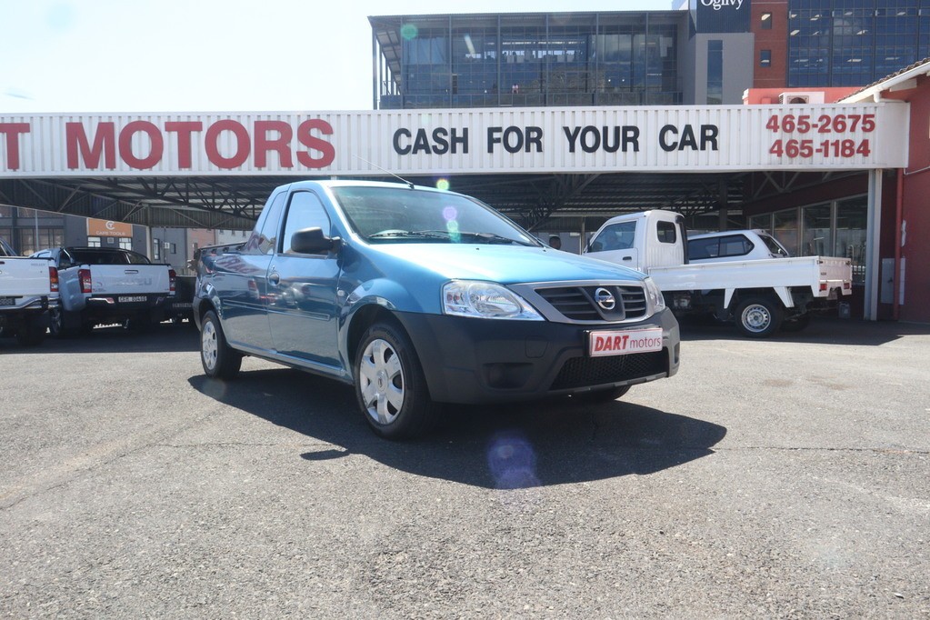 A view of the top of the eiffel tower