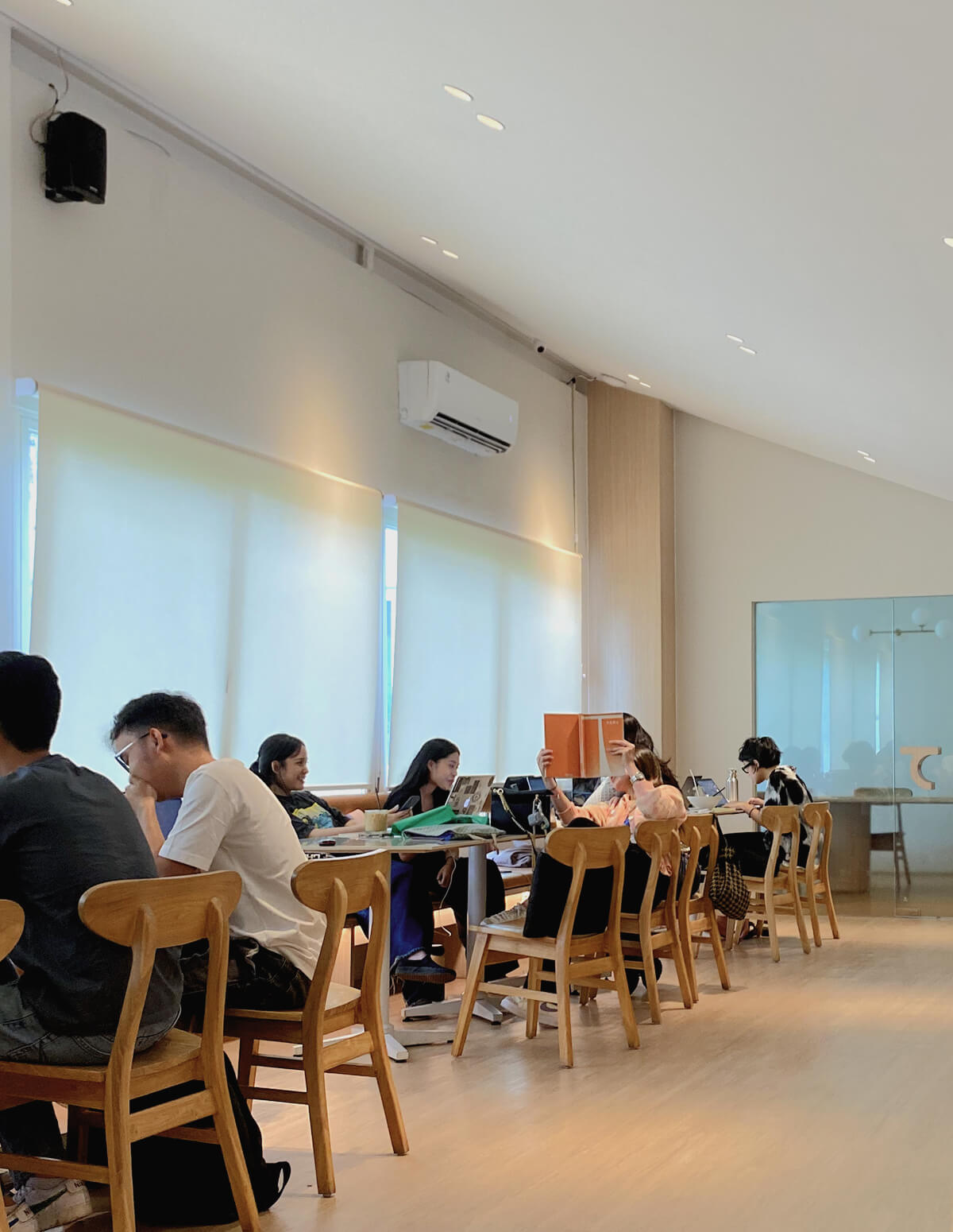 teru upstair floor seating