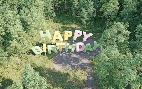 Enfants lors d'un anniversaire nature animé