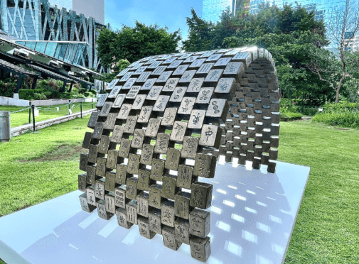 a black female model