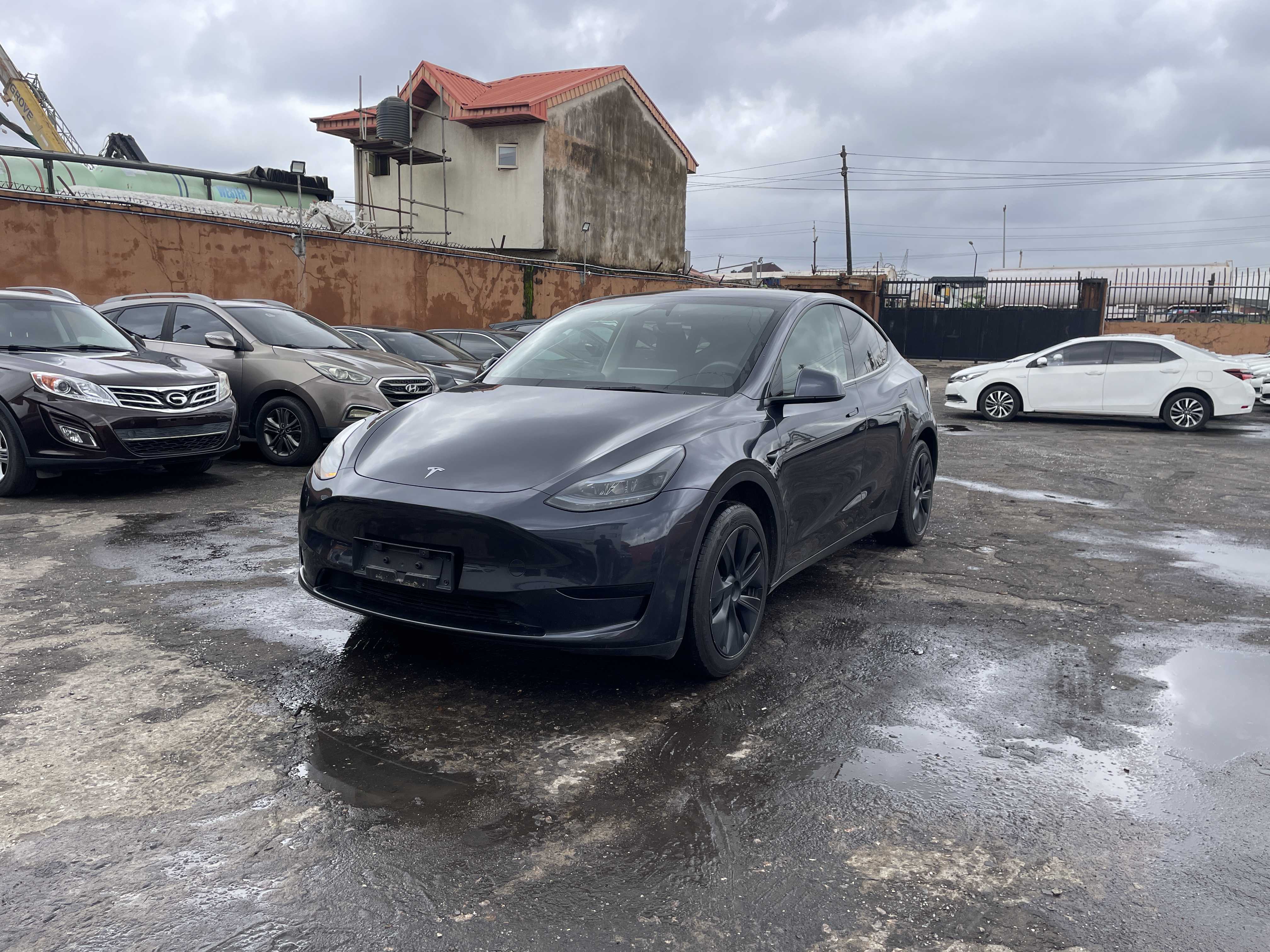 Tesla Model Y 2024