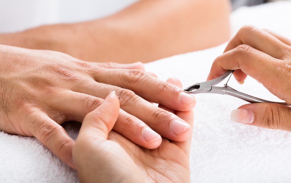 Retention graph with user return notifications for analyzing feature effectiveness.