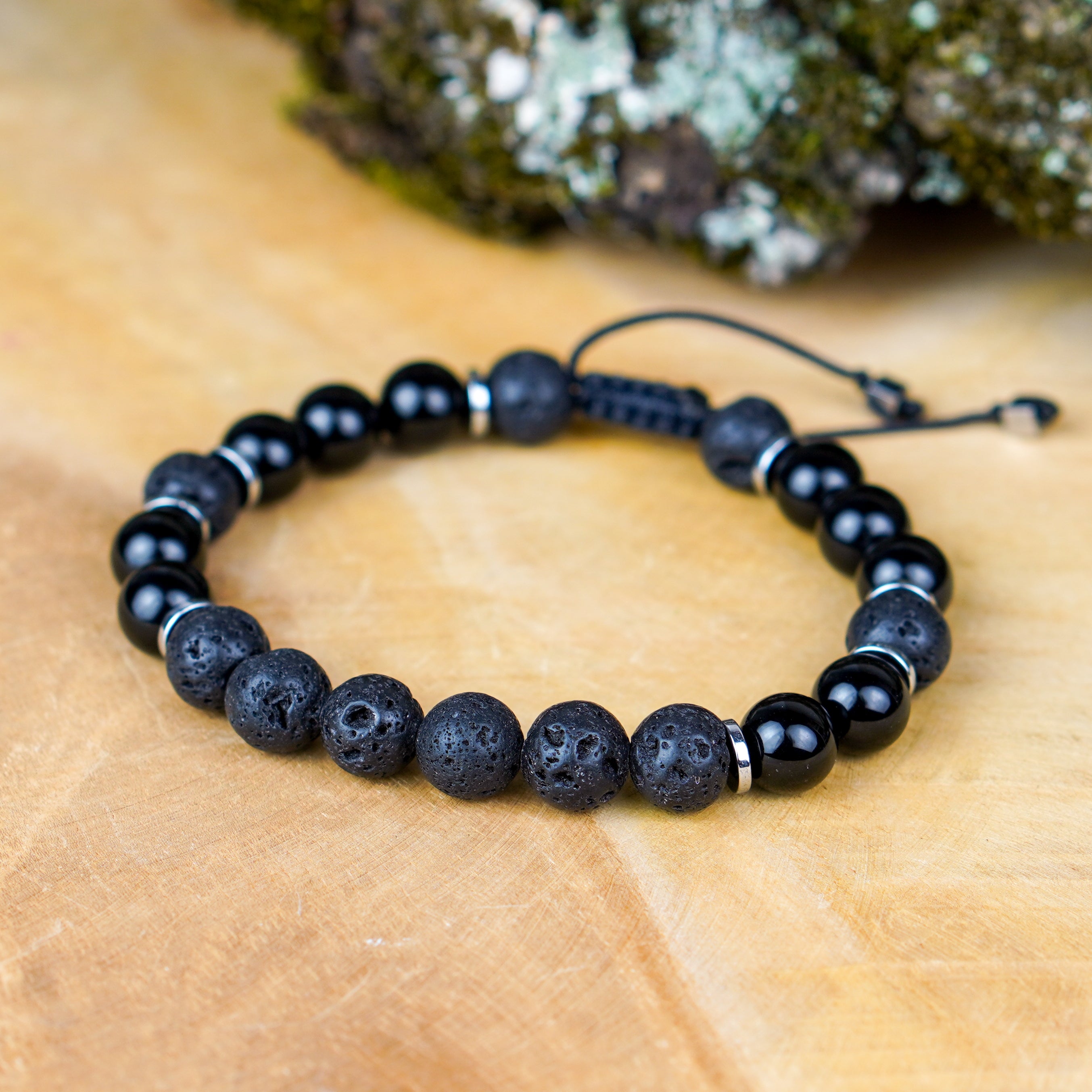 Naturalna bransoletka RAW z czarnym onyksu i skałą wulkaniczną – talizman wytrwałości