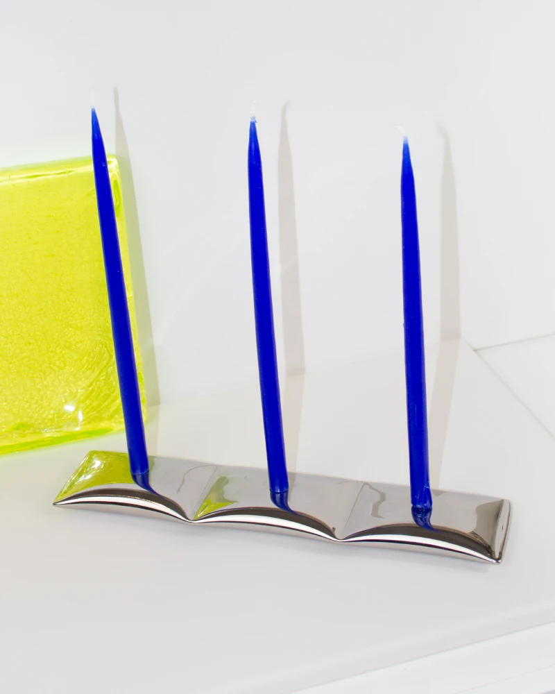 candle holder with 3 slim blue candles