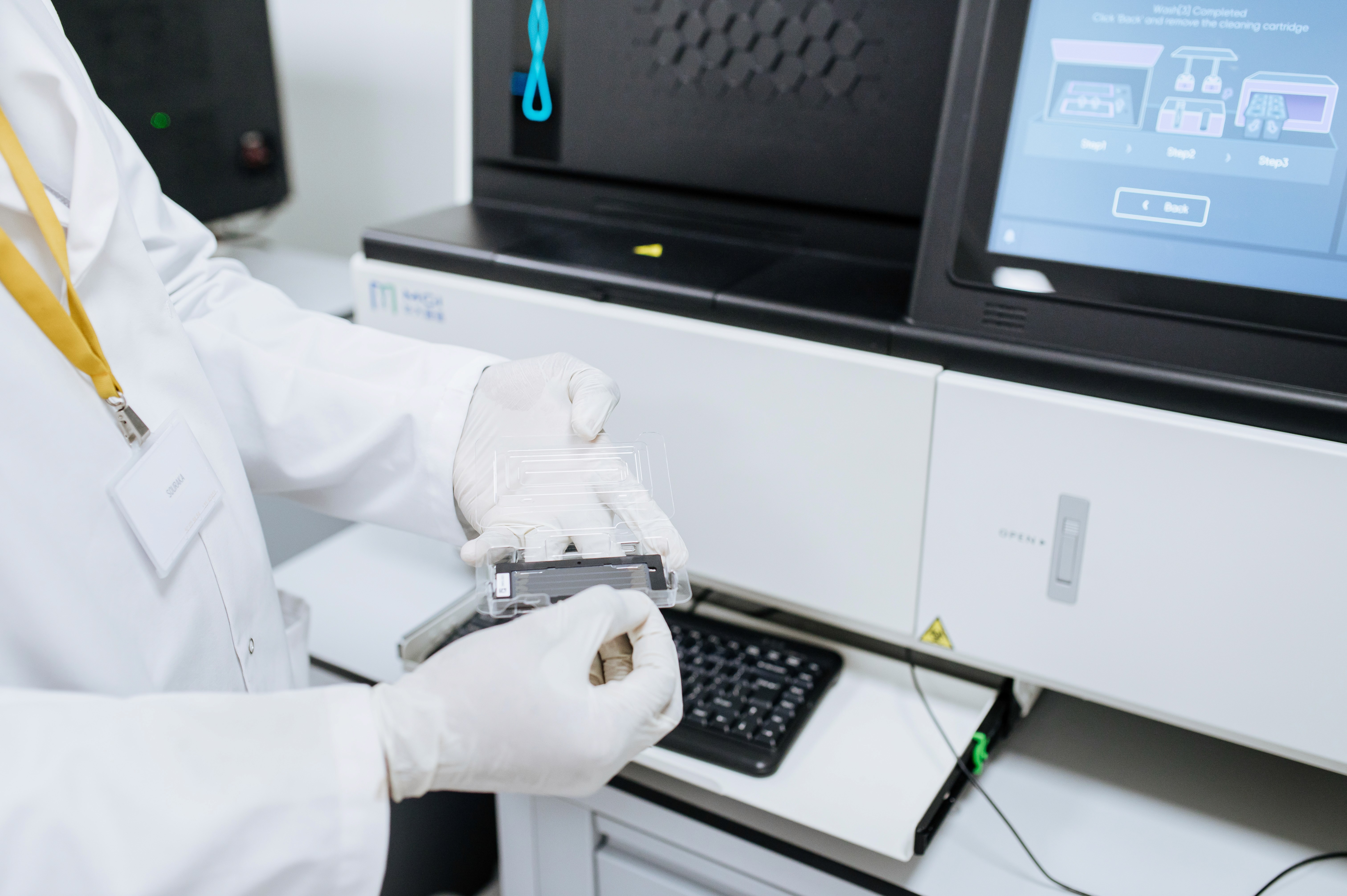 DNBSEQ-G400 in action loading Flow cells 