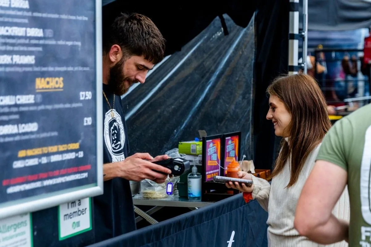 vendor taking cashless payment