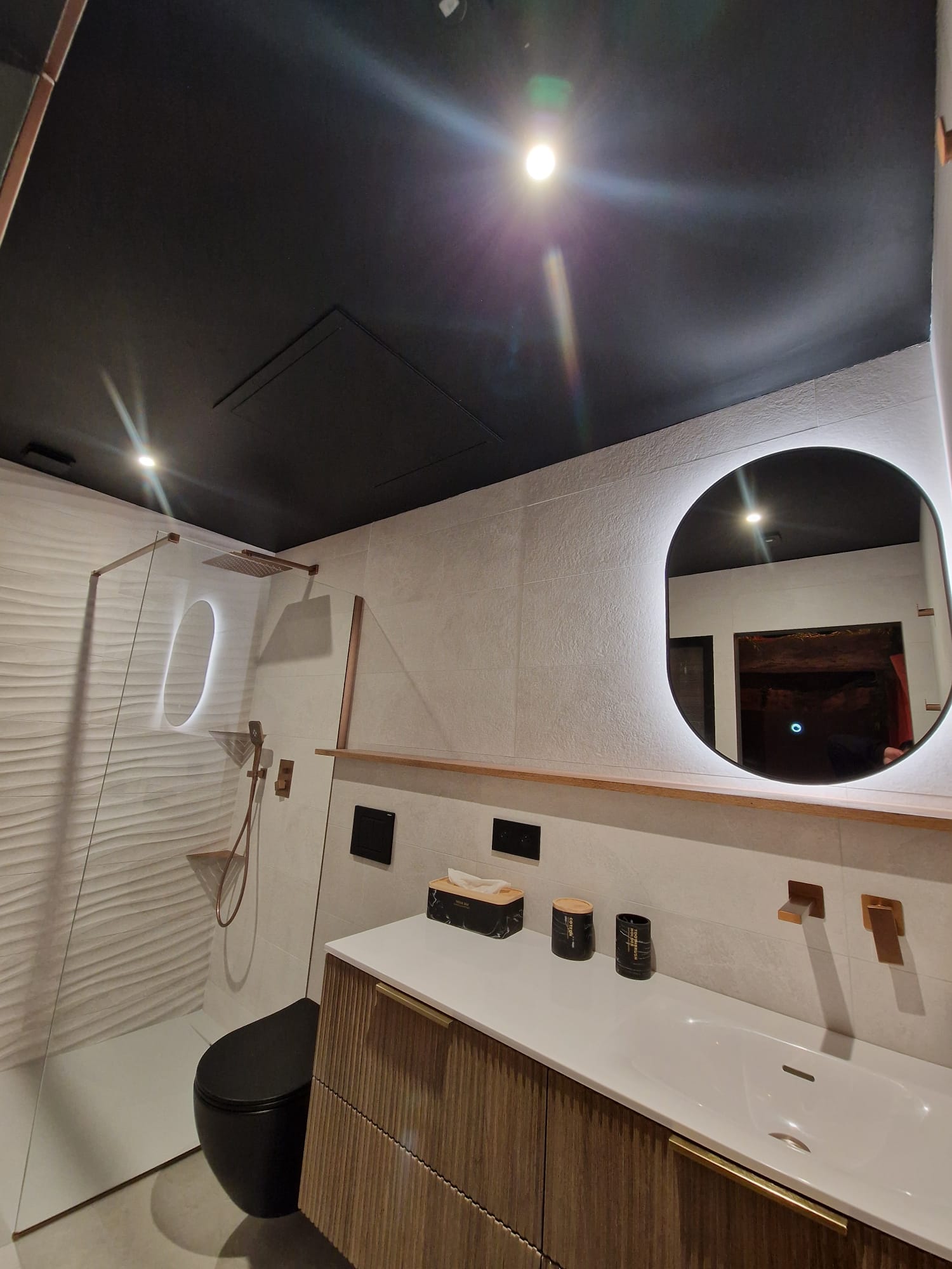 Salle de bain, plafond, murs, verrière et boiseries à La Tremblais