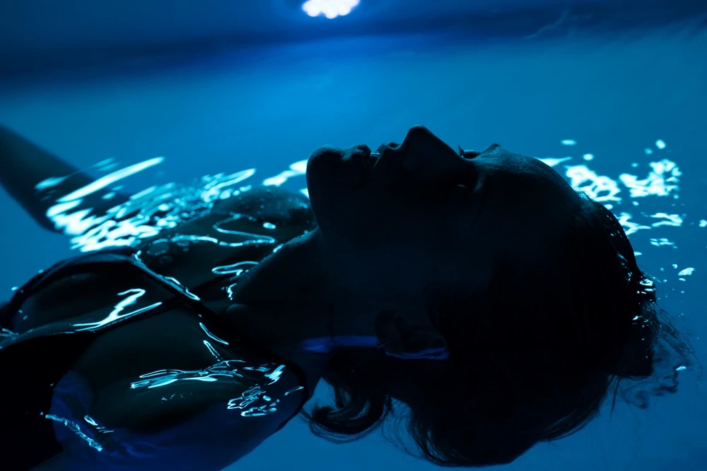 Person immersed in cold water after a Russian banya session, demonstrating the cooling phase that follows intense heat during a first banya experience.