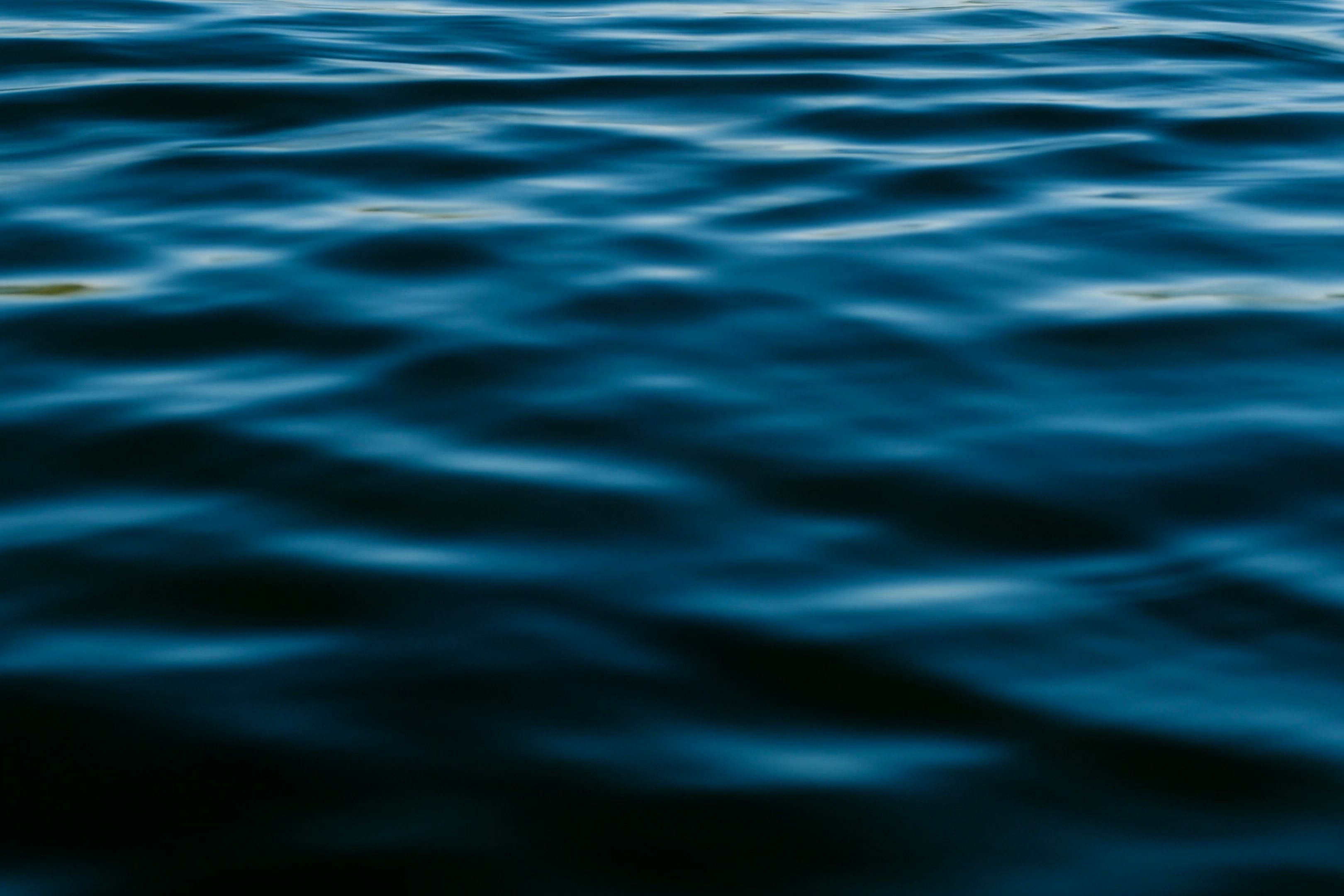 Experimental art film exploring the water movement for La vie au lac creative video in Laurentides, Quebec