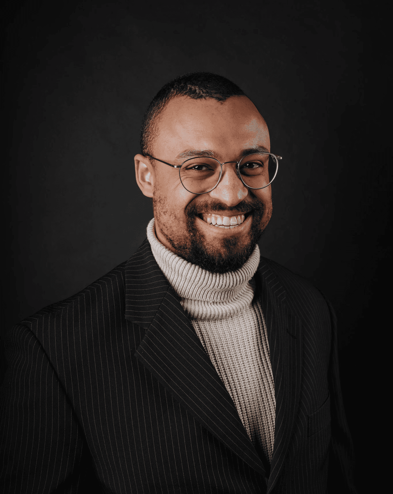 person holding Visa card and white device