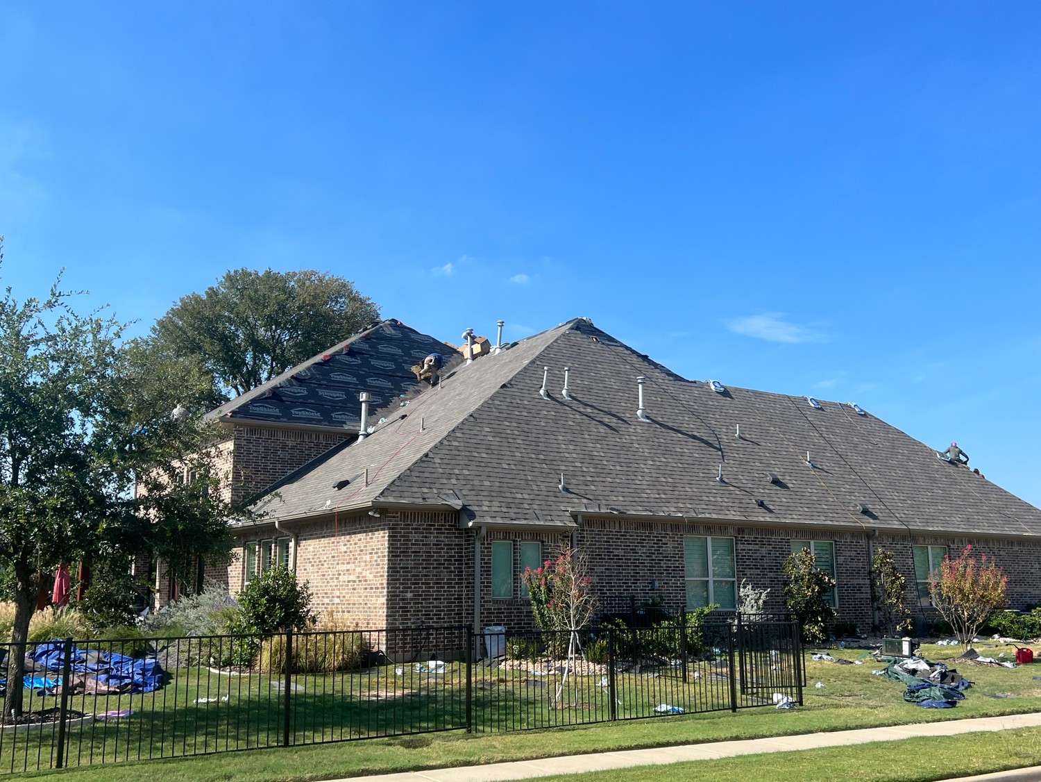 Le Construction, Roof Repair, Hail damge repair, Storm damage repair, leaks repair, construction company