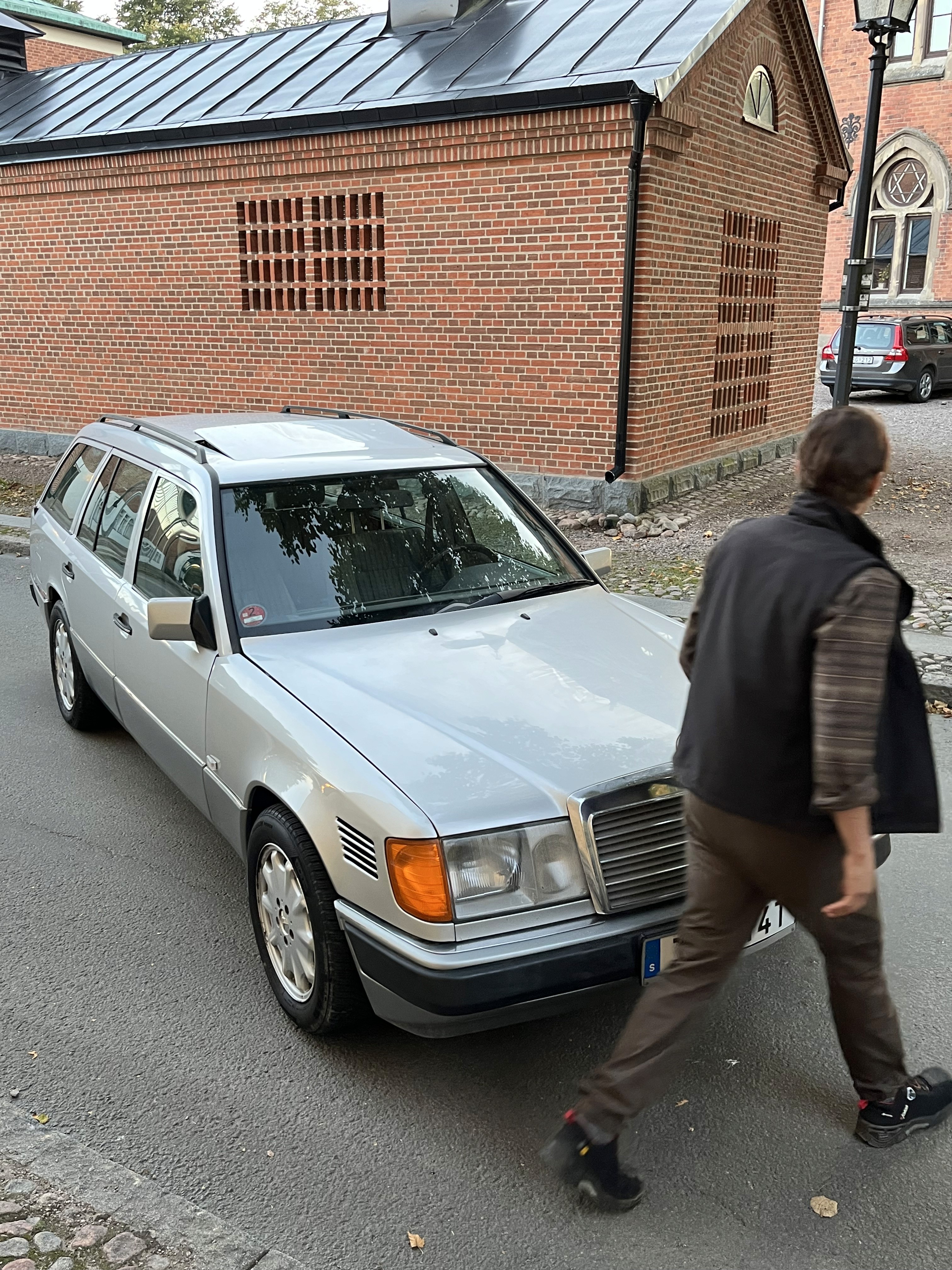 Mercedes Benz såld på uppdrag